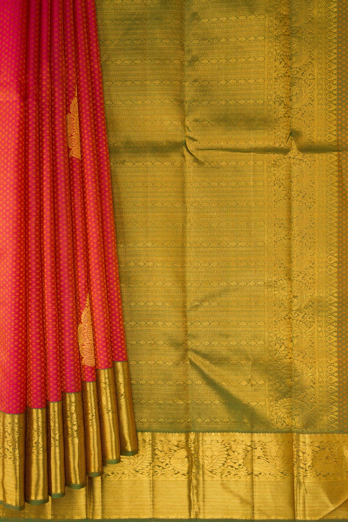 Pleats and pallu of Dark Pink Dual Tone Kanchipuram Silk Saree with Jacquard With Zari Butta on the body and Zari Border. 