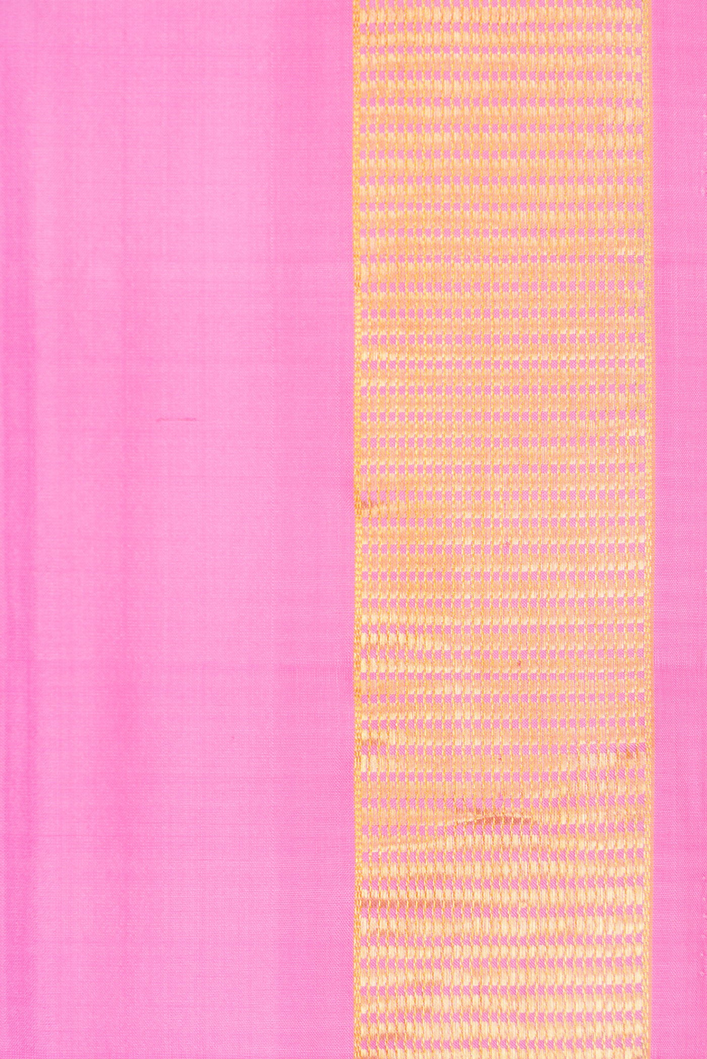 Border image of Pink Dual Tone Kanchipuram Silk Nine Yards Saree with Plain Body and Zari Border. 