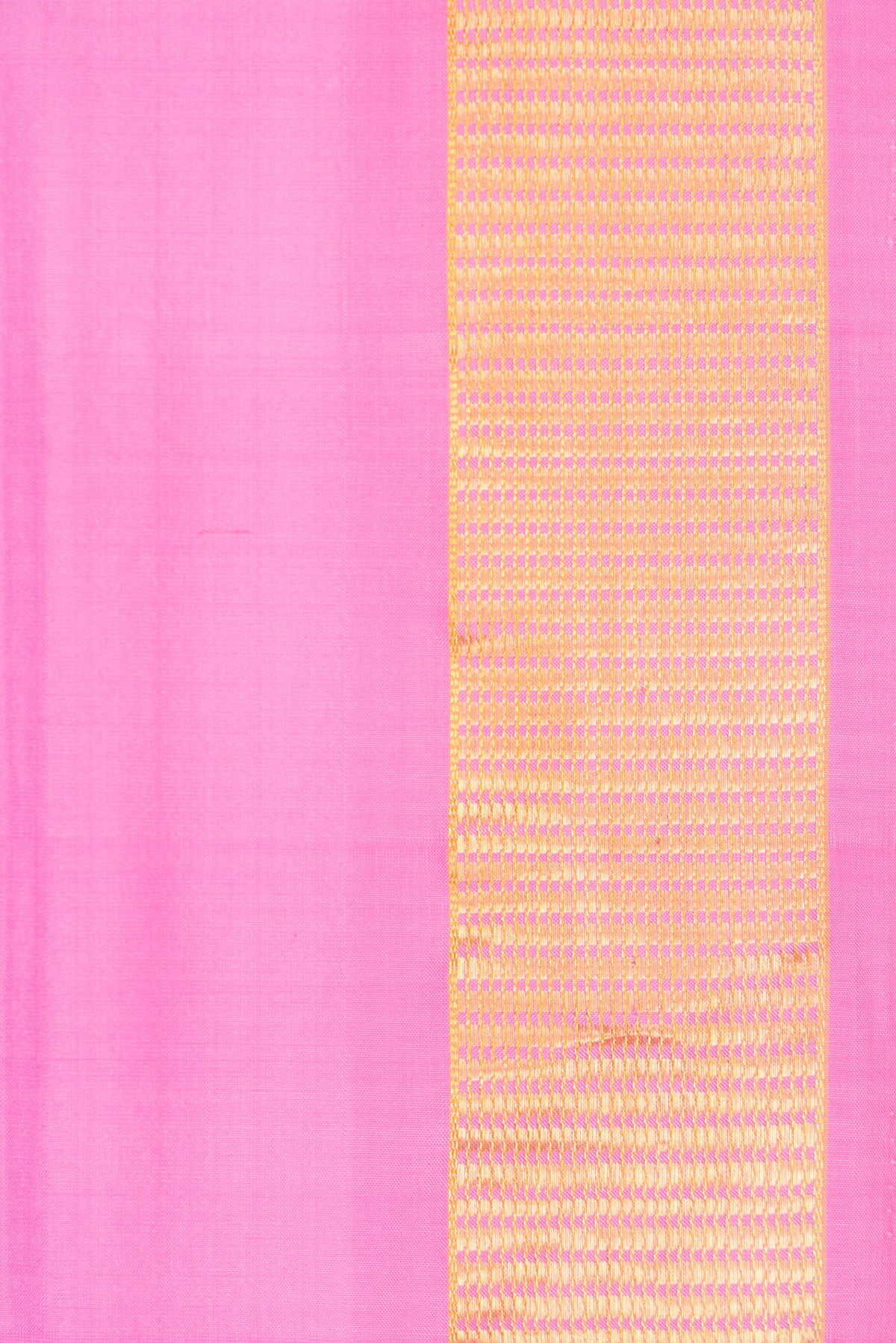 Border image of Pink Dual Tone Kanchipuram Silk Nine Yards Saree with Plain Body and Zari Border. 