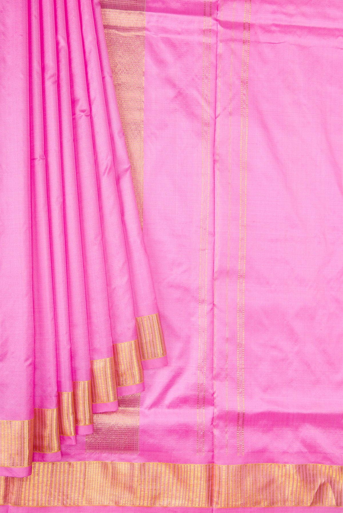 Pleats and pallu of Pink Dual Tone Kanchipuram Silk Nine Yards Saree with Plain Body and Zari Border. 