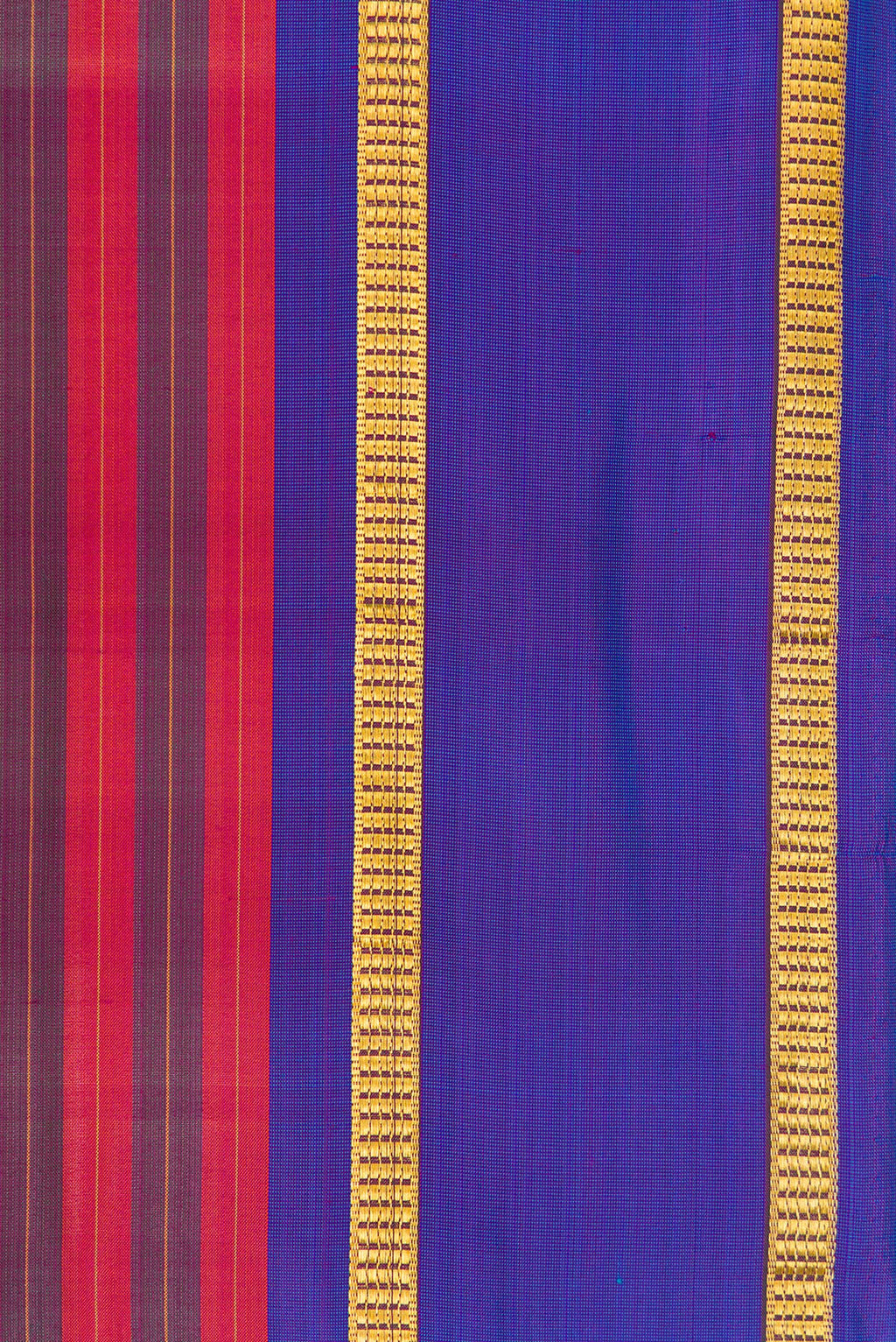 Border image of Pure Silk Pure Zari Purple Dual Tone Kanchipuram Nine Yards Saree with Stripes on the body and Zari Border. 