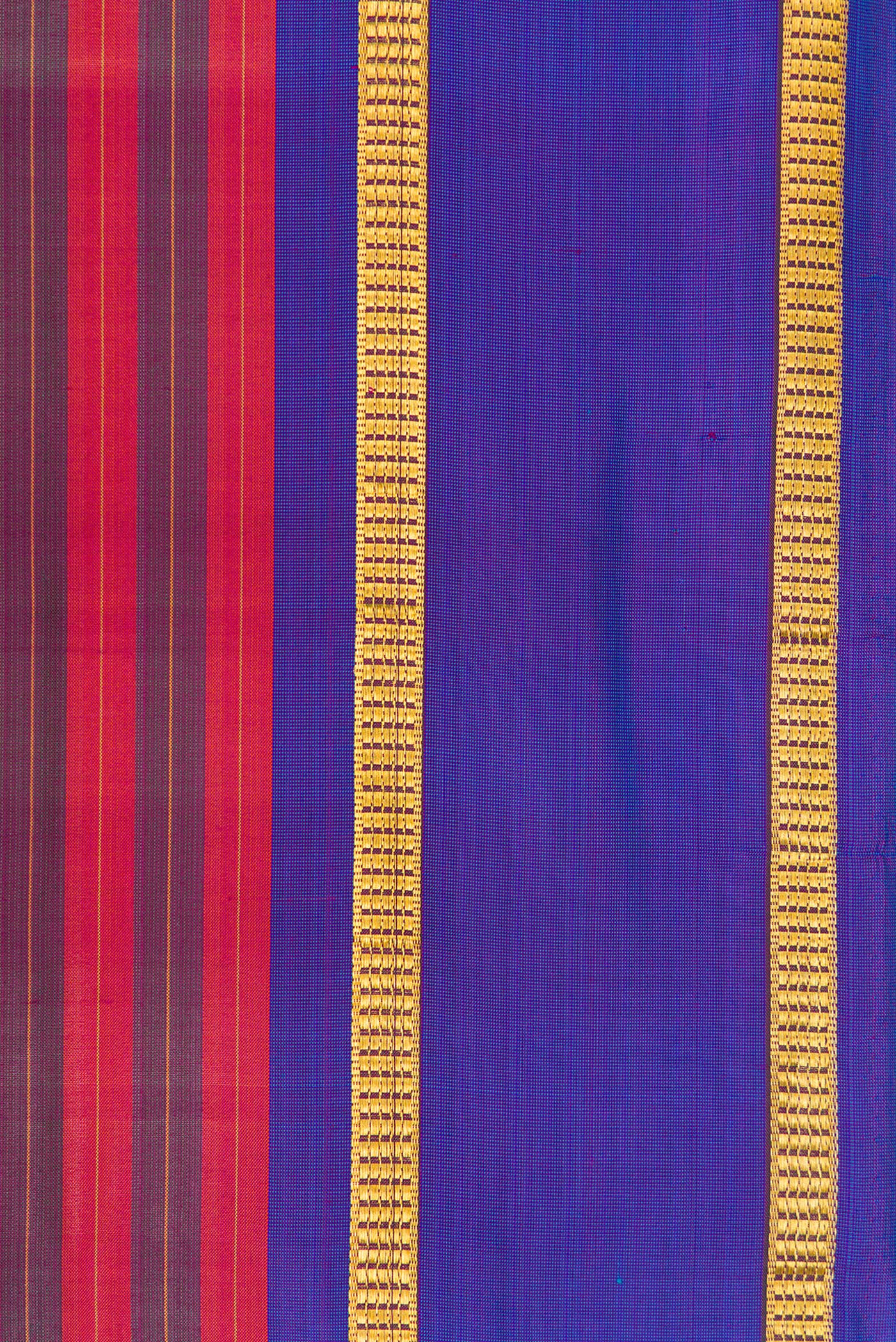 Border image of Pure Silk Pure Zari Purple Dual Tone Kanchipuram Nine Yards Saree with Stripes on the body and Zari Border. 