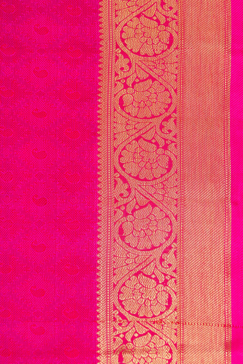 Border image of Pure Silk Pure Zari Magenta Dual Tone Kanchipuram Saree with Jacquard With Zari Butta on the body and Zari Border. 