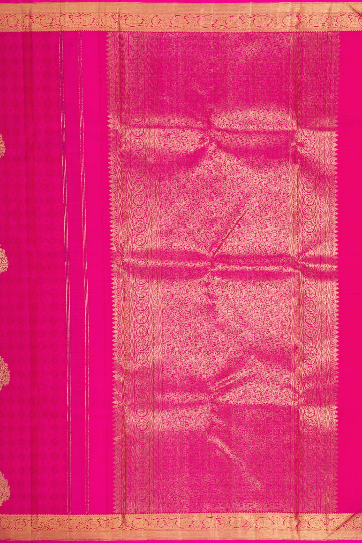 Close up image of the pallu of Pure Silk Pure Zari Magenta Dual Tone Kanchipuram Saree with Jacquard With Zari Butta on the body and Zari Border. 