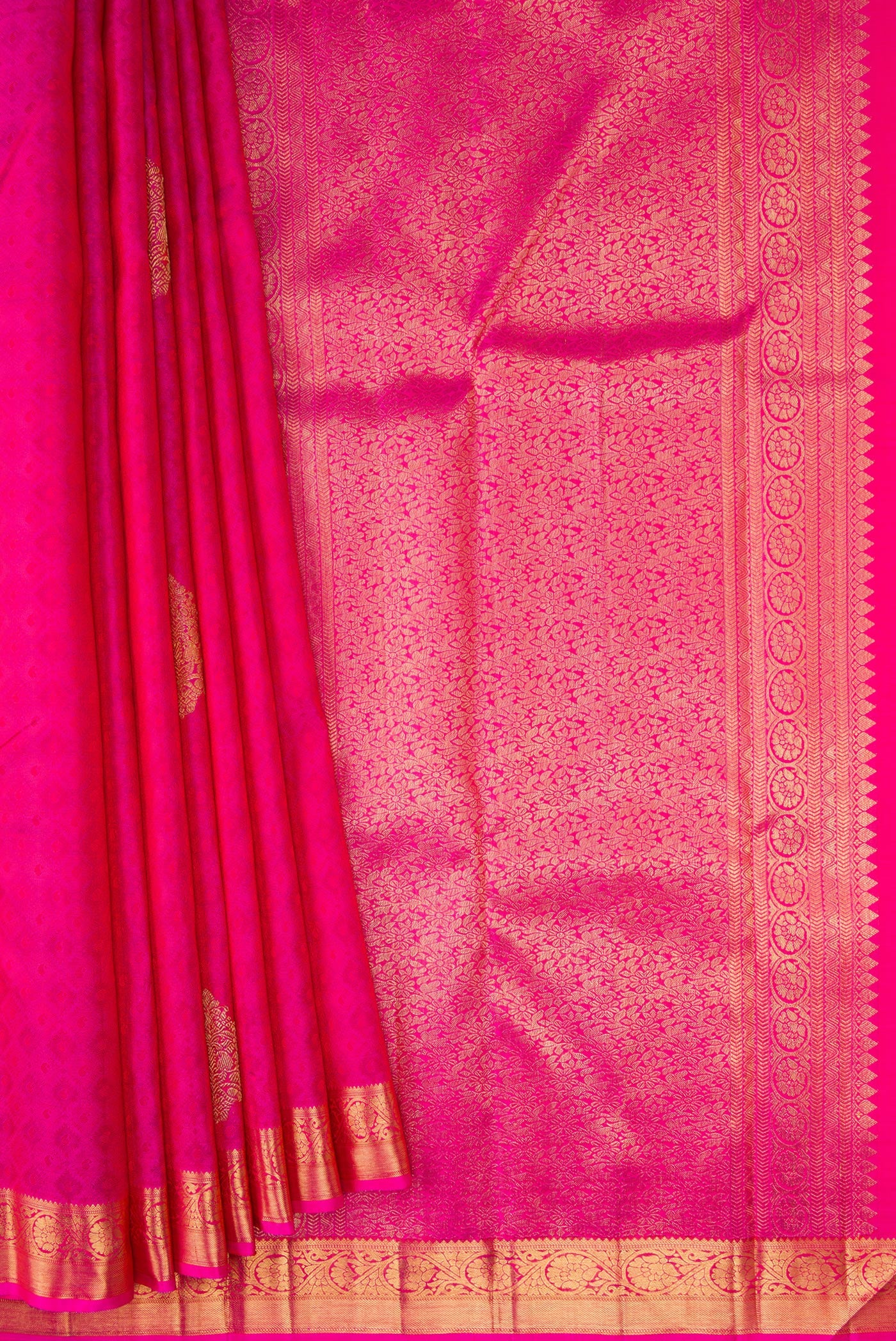 Pleats and pallu of Pure Silk Pure Zari Magenta Dual Tone Kanchipuram Saree with Jacquard With Zari Butta on the body and Zari Border. 