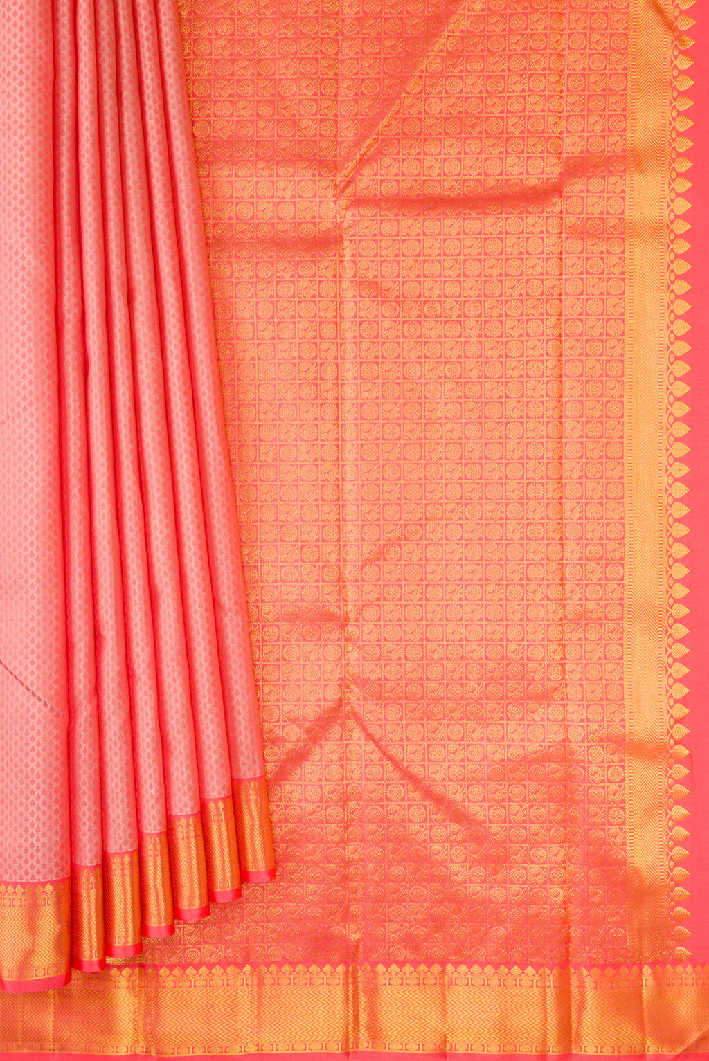 Pleats and pallu of Peach Dual Tone Kanchipuram Silk Saree with Jacquard design on the body and Zari Border. 