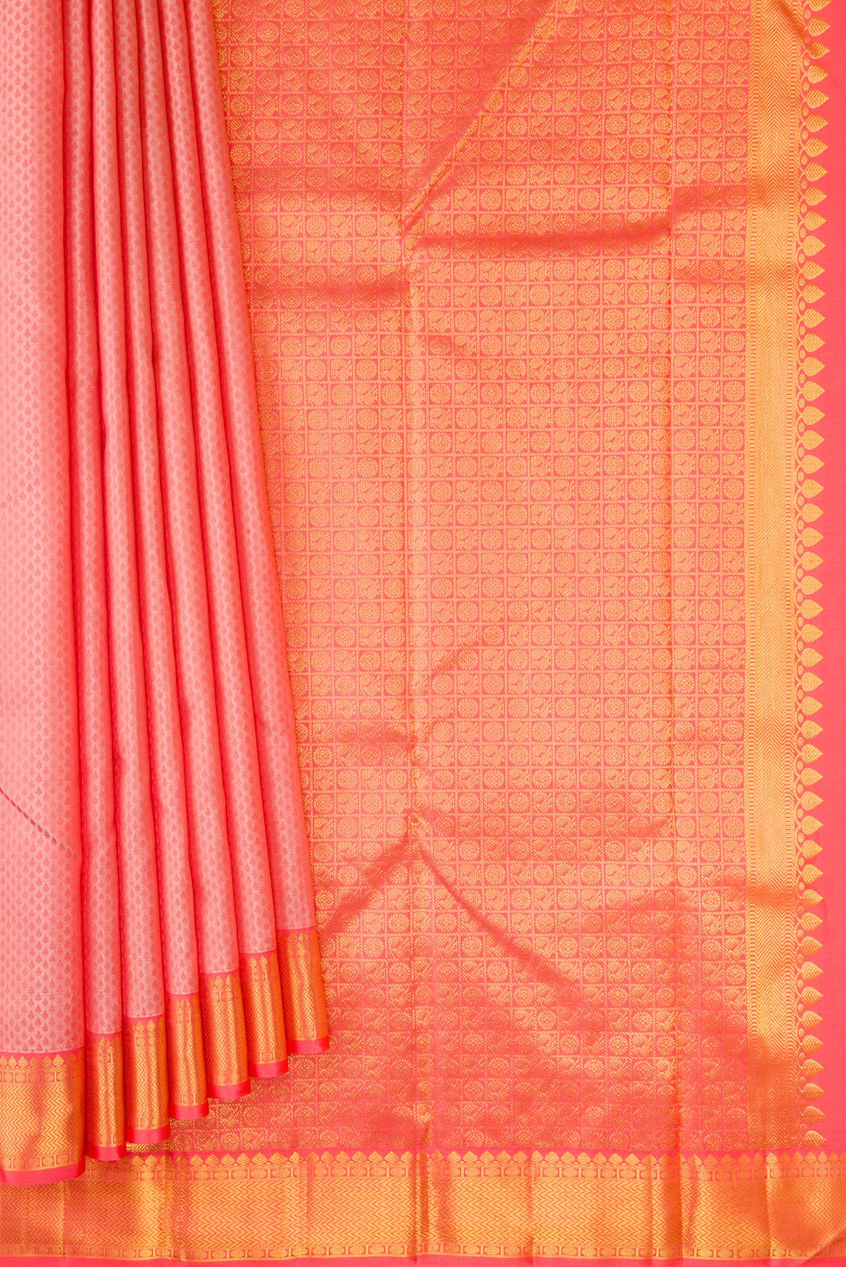 Pleats and pallu of Peach Dual Tone Kanchipuram Silk Saree with Jacquard design on the body and Zari Border. 