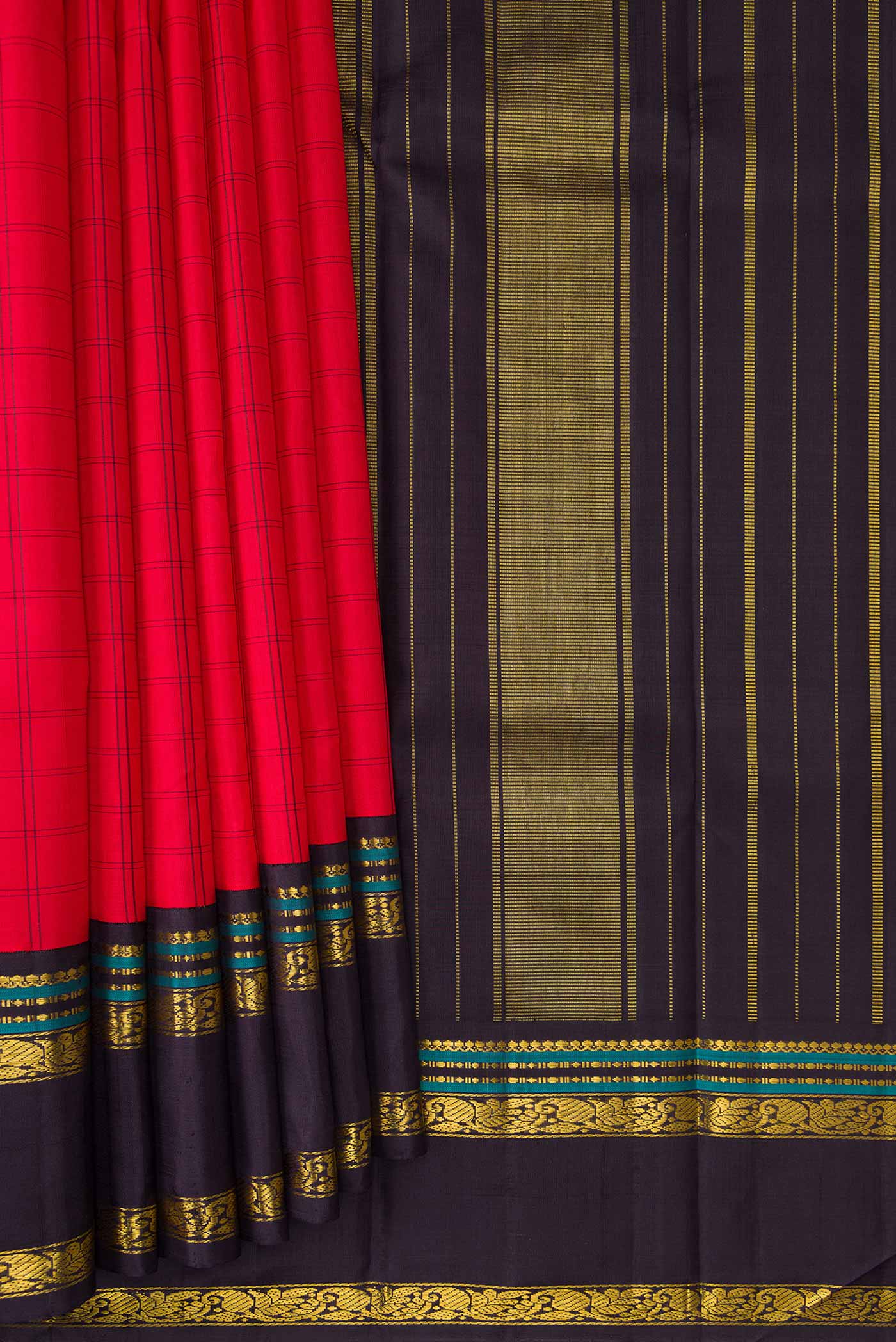 Pleats and pallu of Red Dual Tone Kanjivaram Silk Saree with Checked design on the body and Zari Border. 
