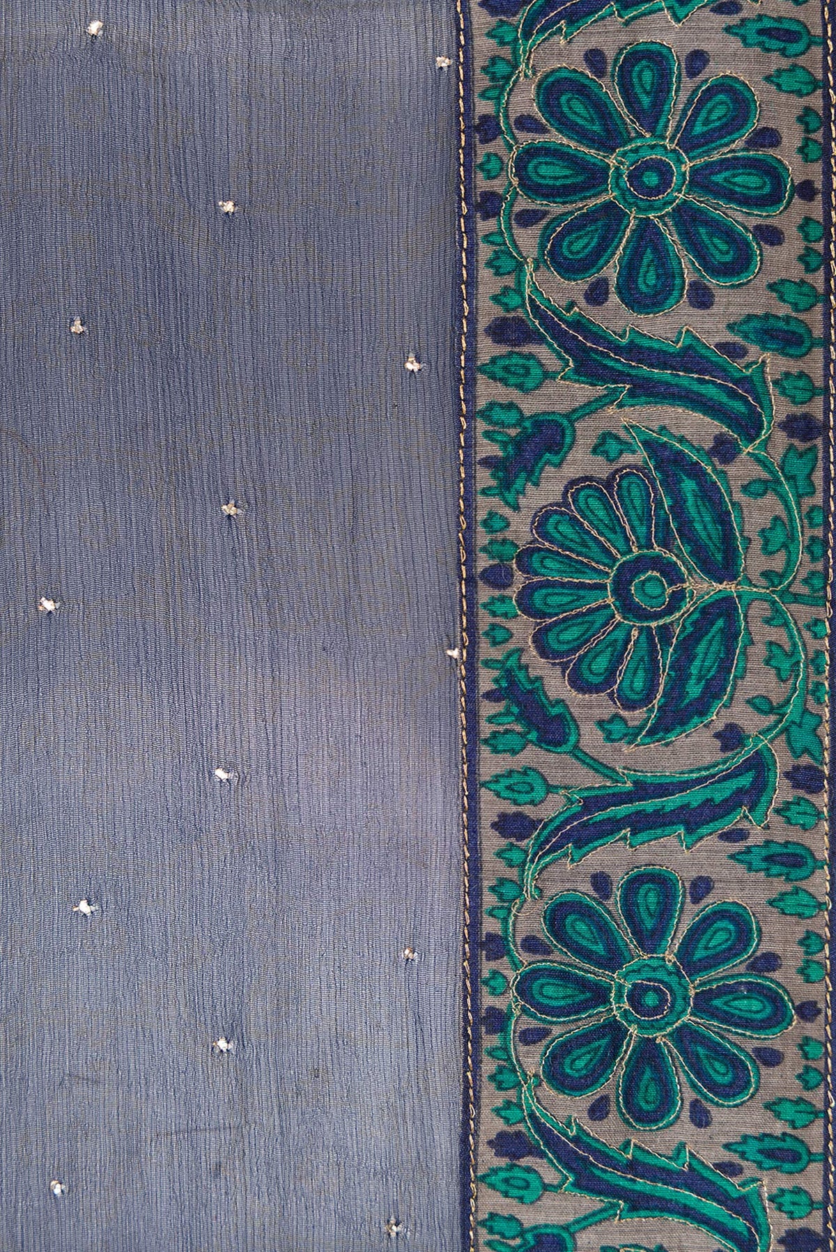 Border image of Navy Blue Dual Tone Chiffon Saree with Embroidery on the body and Embroidery Border. 