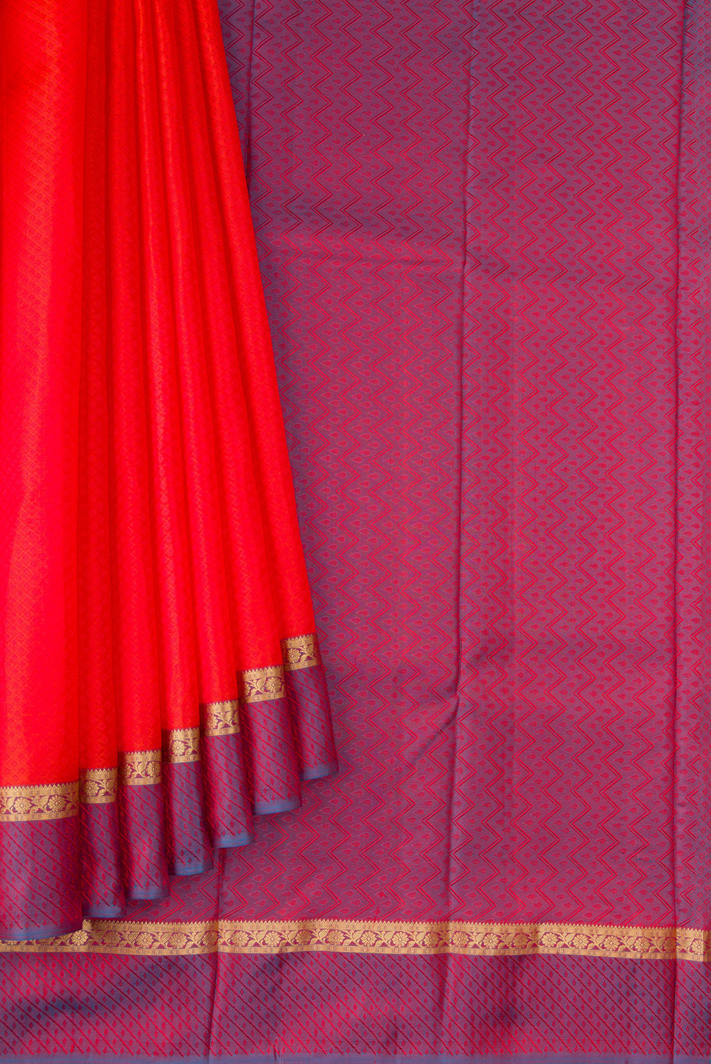 Pleats and pallu of Orange Dual Tone Kanchipuram Silk Saree with Jacquard design on the body and Zari And Thread Border. 