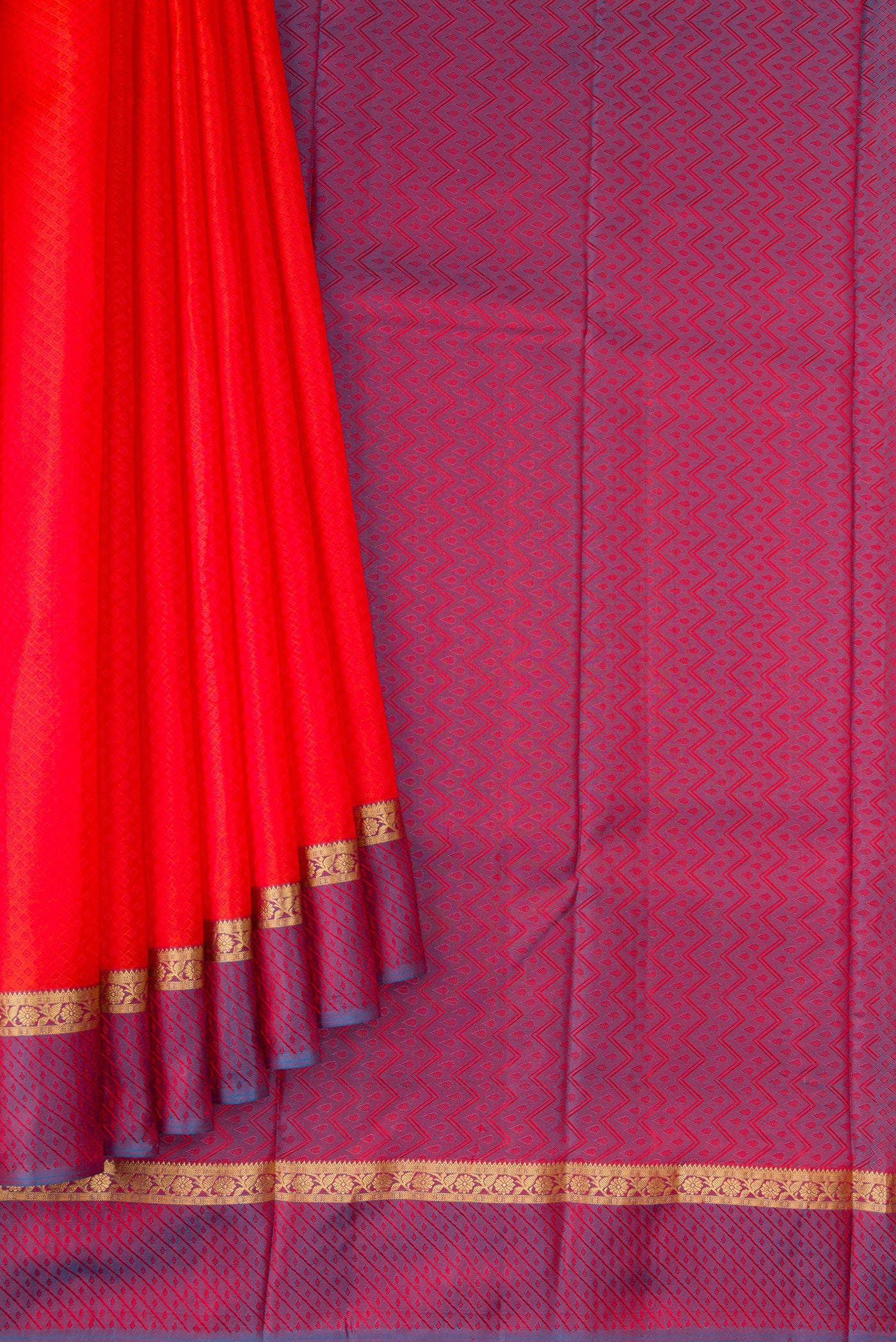 Pleats and pallu of Orange Dual Tone Kanchipuram Silk Saree with Jacquard design on the body and Zari And Thread Border. 