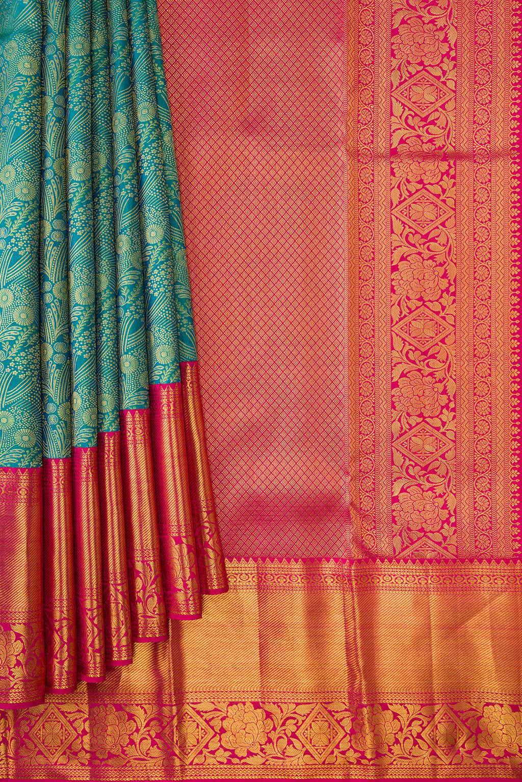 Pleats and pallu of Green Dual Tone Kanjivaram Silk Saree with Zari Brocade on the body and Zari Border. 