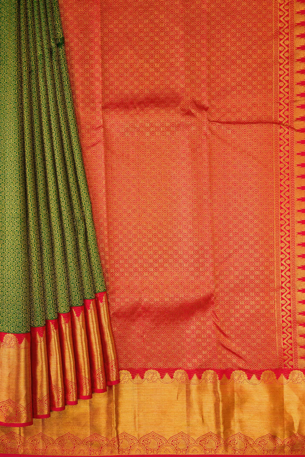 Pleats and pallu of Green Dual Tone Kanjivaram Silk Saree with Zari Brocade on the body and Zari Border. 