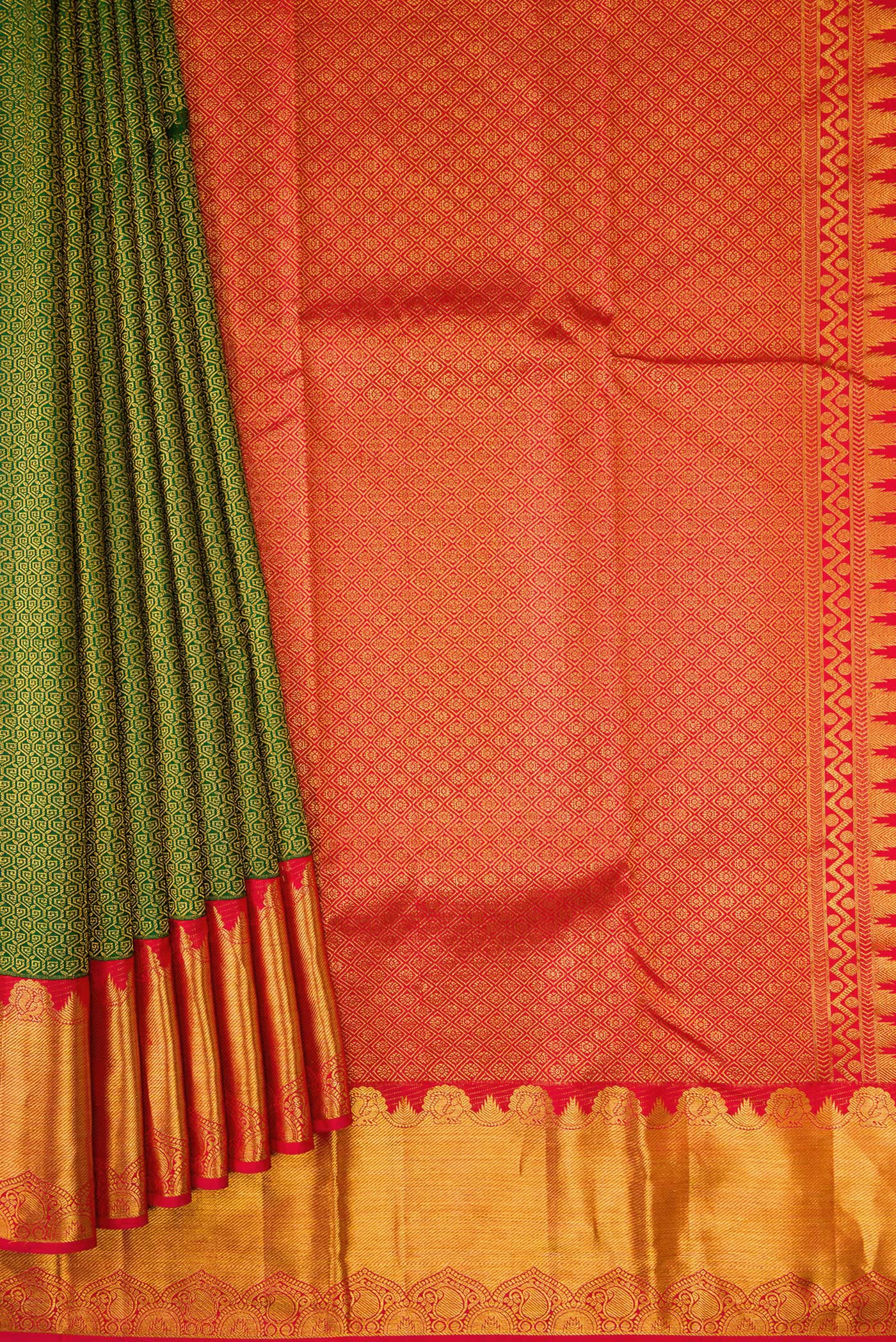Pleats and pallu of Green Dual Tone Kanjivaram Silk Saree with Zari Brocade on the body and Zari Border. 