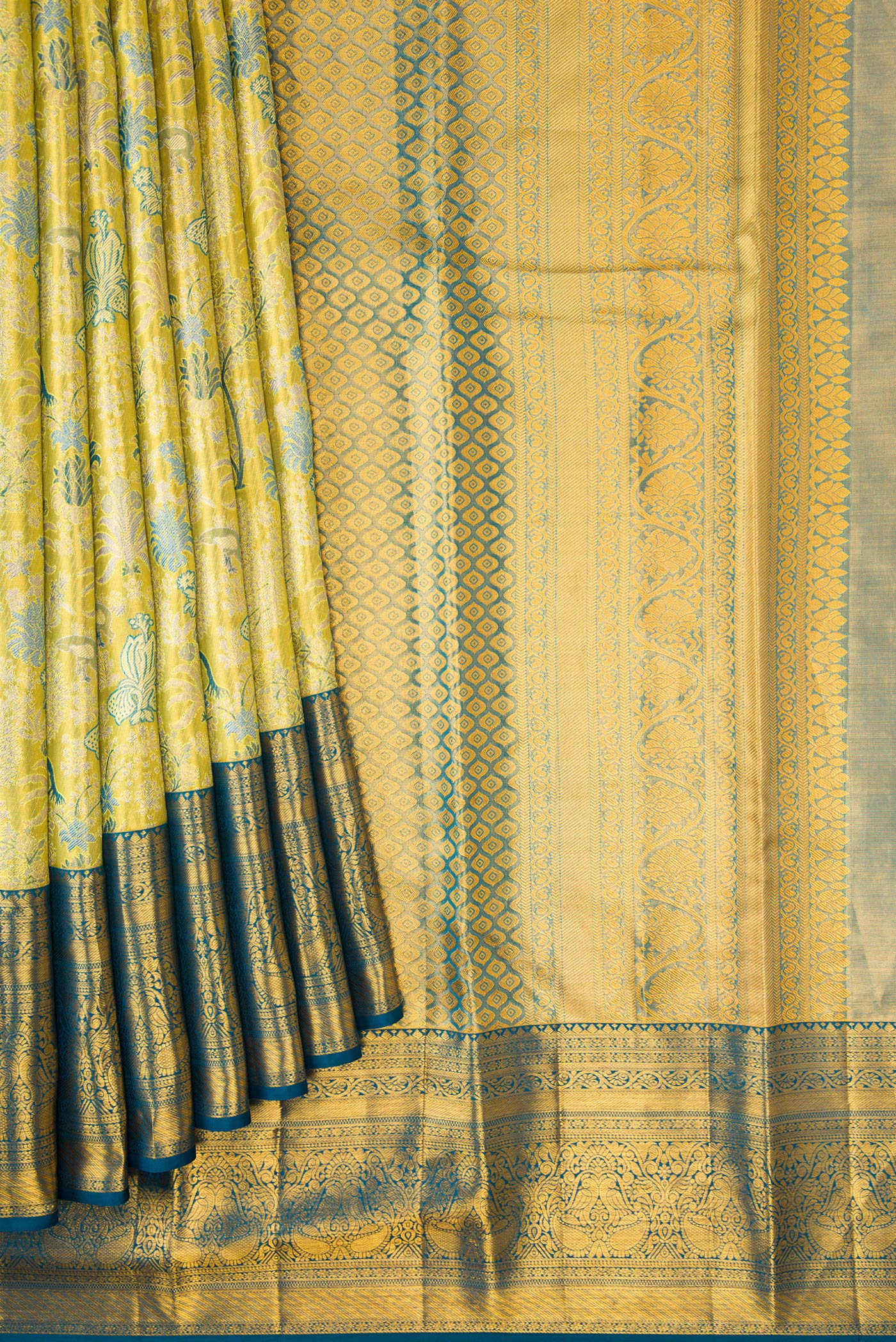 Pleats and pallu of Green Dual Tone Kanchipuram Tissue Silk Saree with Zari Brocade on the body and Zari Border. 