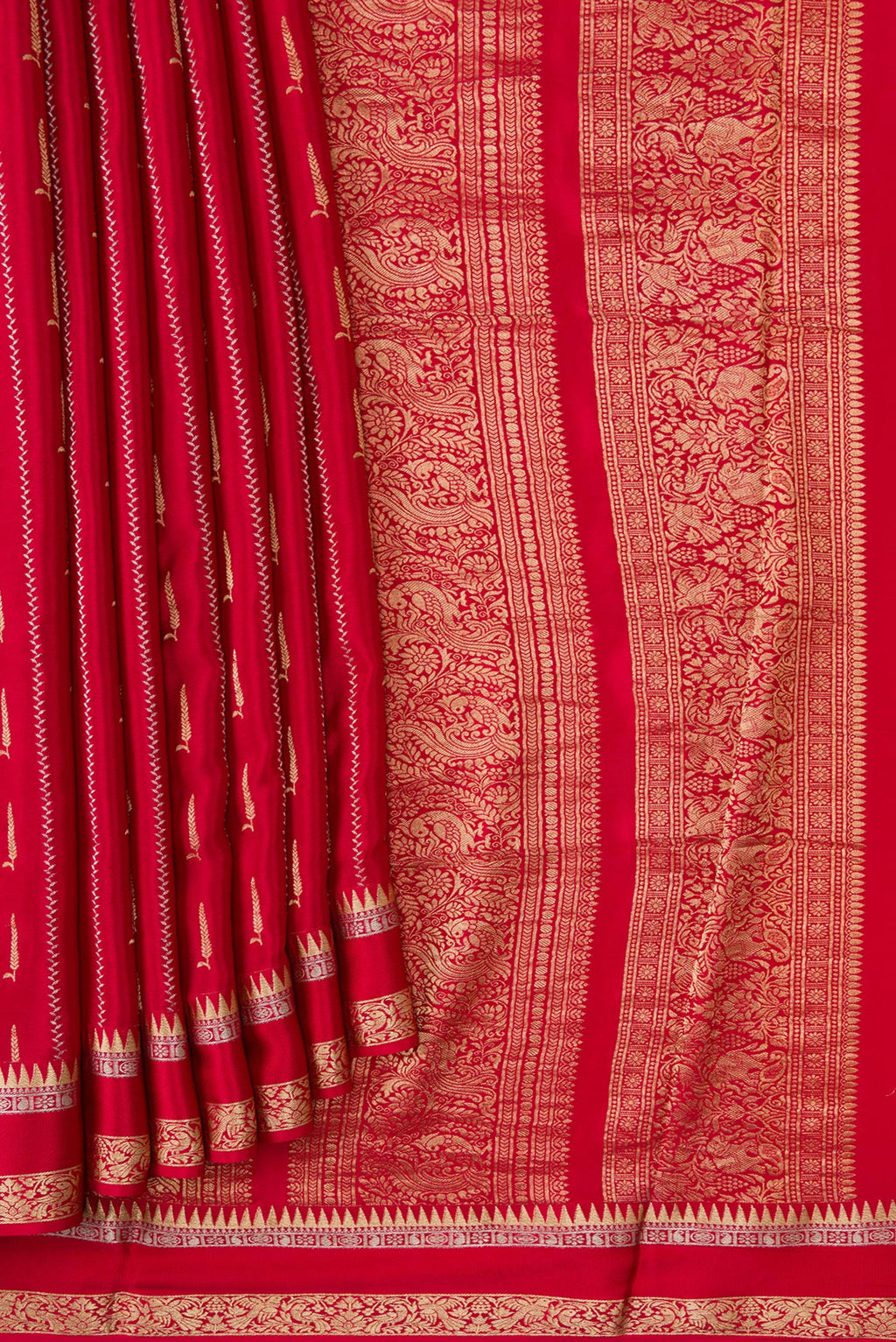 Pleats and pallu of Maroon Dual Tone Mysore Georgette Saree with Stripes on the body and Zari And Thread Border. 