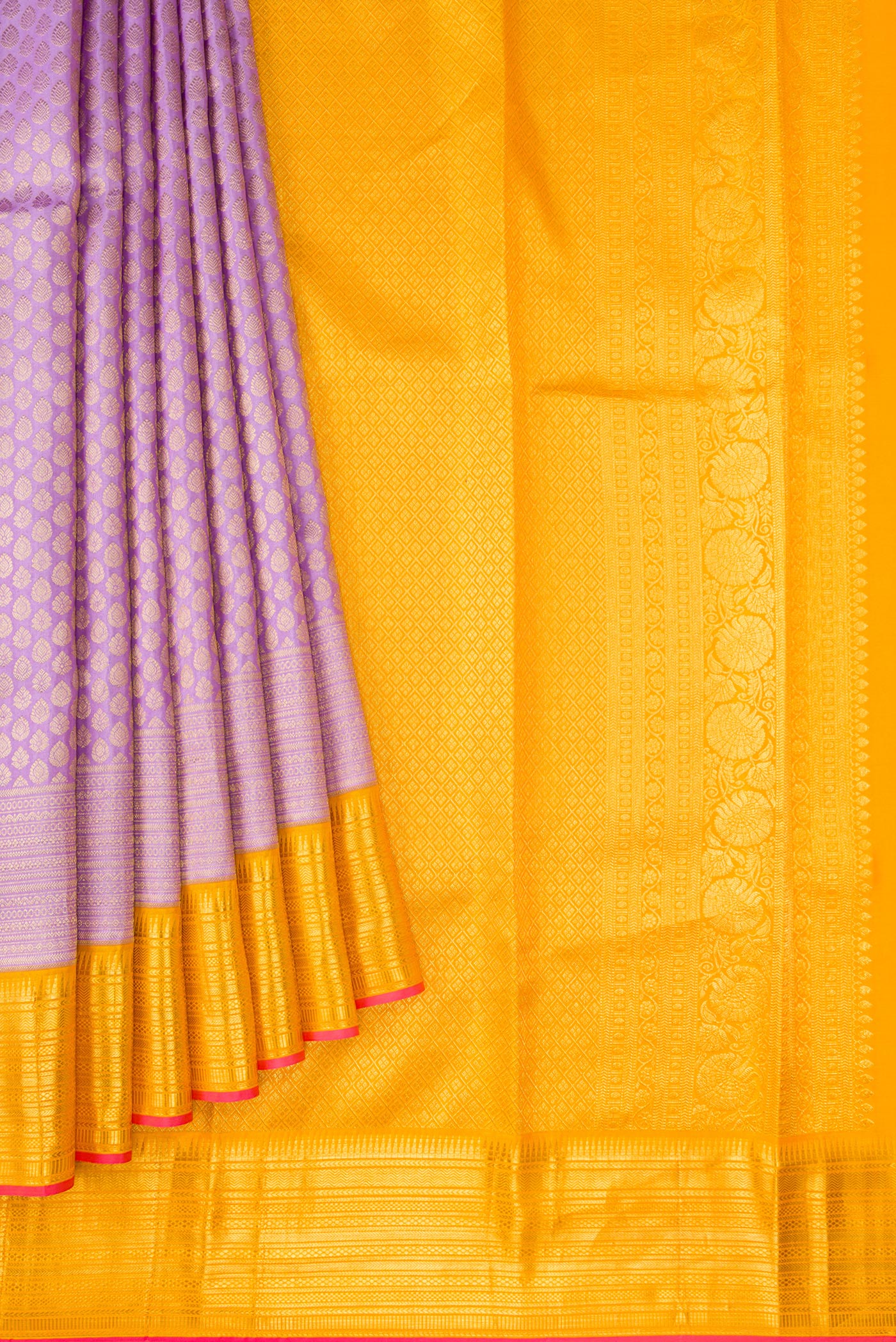 Pleats and pallu of Lavender Dual Tone Kanchipuram Silk Saree with Zari Brocade on the body and Zari Border. 
