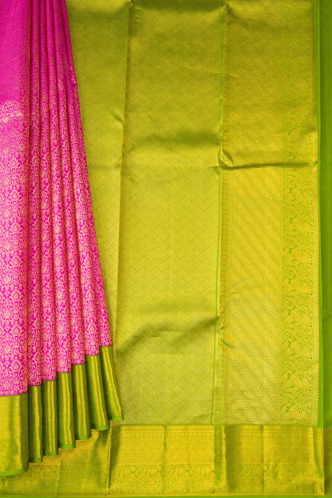 Pleats and pallu of Pink Dual Tone Kanchipuram Silk Saree with Zari Brocade on the body and Zari Border. 