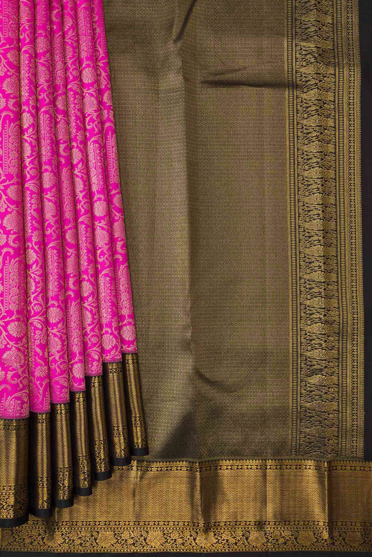 Pleats and pallu of Pink Dual Tone Kanchipuram Silk Saree with Zari Brocade on the body and Zari Border. 