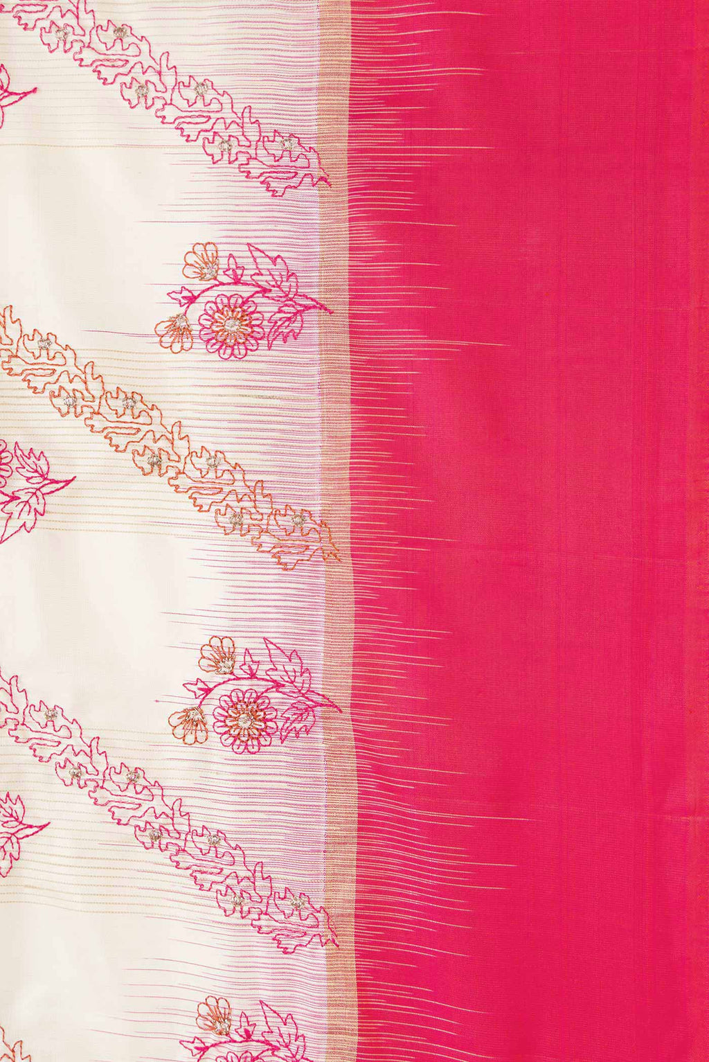 Border image of Off White Soft Silk Saree with Embroidery on the body and Plain Border