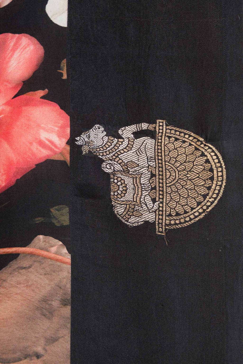Border image of Black Dual Tone Kanchipuram Silk Saree with Printed design on the body and Fancy Border