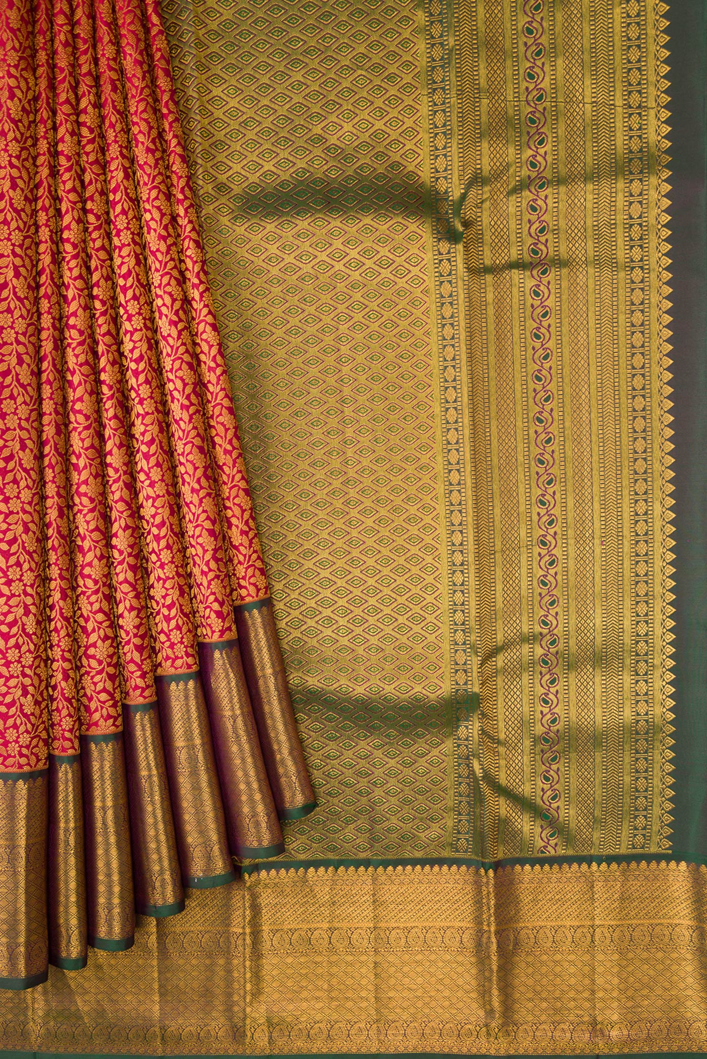 Pleats and pallu of Maroon Dual Tone Kanchipuram Silk Saree with Zari Brocade on the body and Zari Border. 