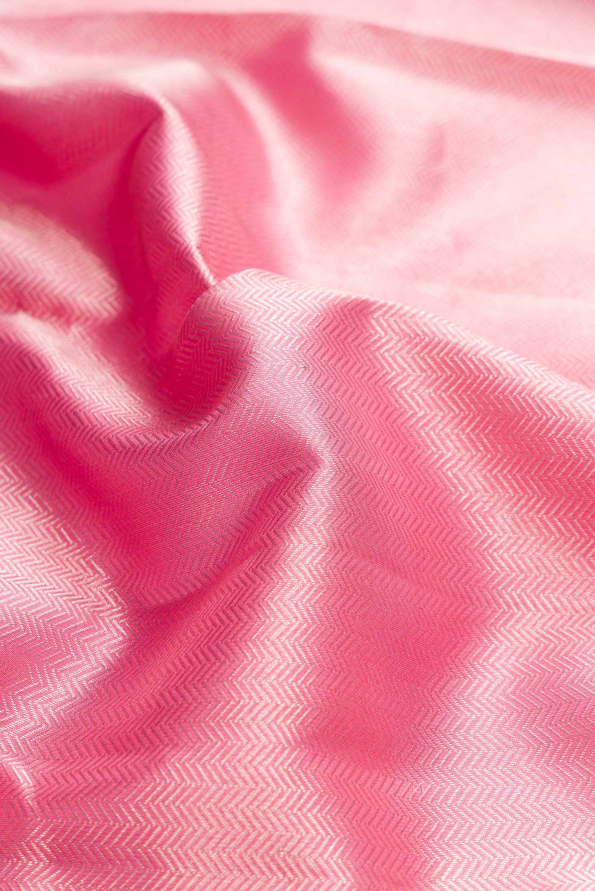 Close up of Pink Dual Tone Kanchipuram Silk Saree with Zari Brocade on the body and Without Border displaying folds