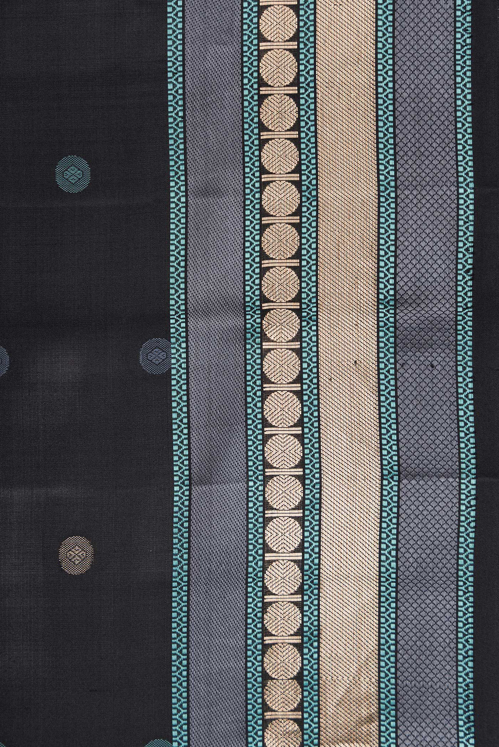Border image of Black Dual Tone Kanchipuram Silk Saree with Zari And Thread Butta on the body and Zari And Thread Border. 