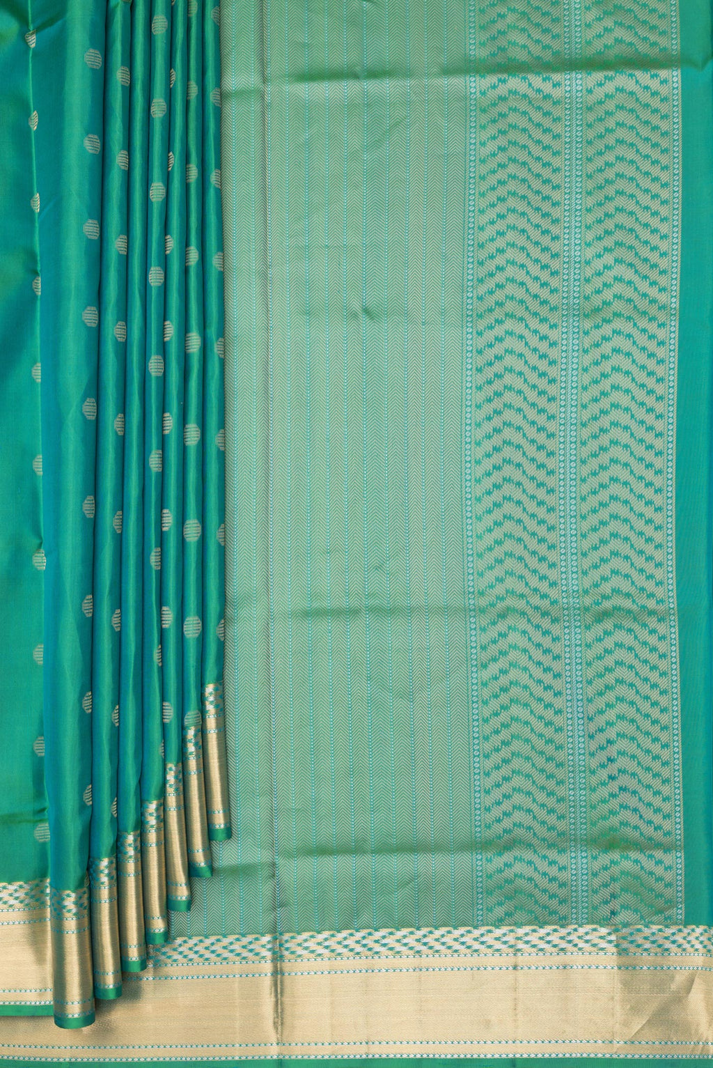 Pleats and pallu of Pure Silk Sea Green Dual Tone Soft Saree with Zari Butta on the body and Zari Border. 