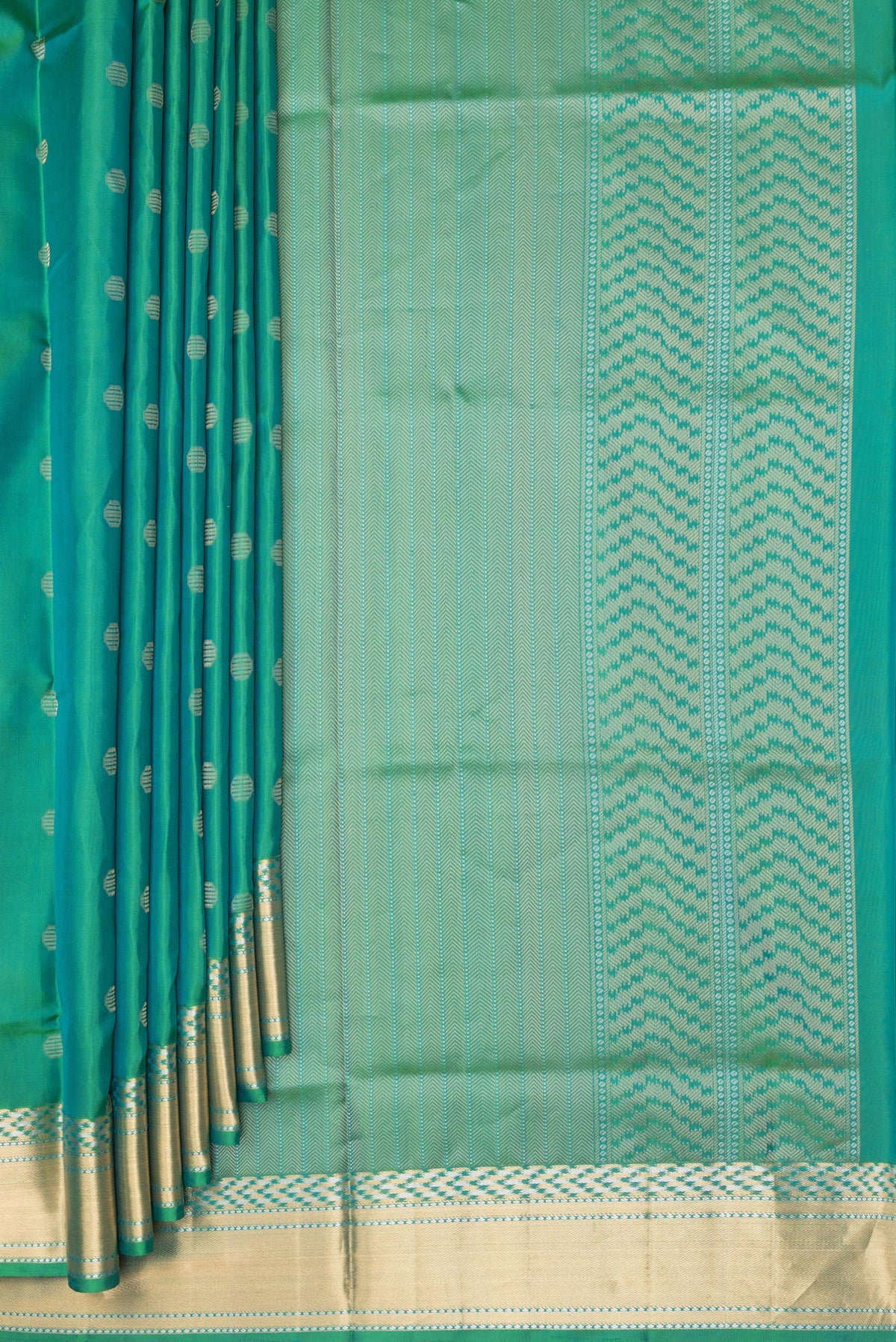 Pleats and pallu of Pure Silk Sea Green Dual Tone Soft Saree with Zari Butta on the body and Zari Border. 