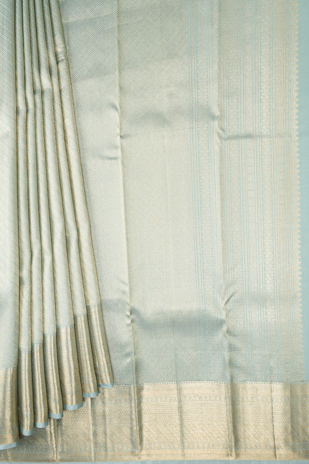 Pleats and pallu of Grey Dual Tone Kanchipuram Silk Saree with Zari Brocade on the body and Zari Border. 