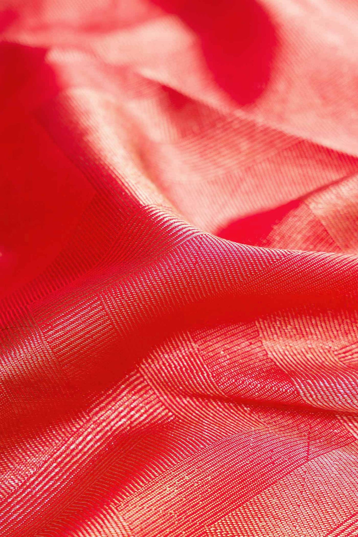 Close up of Dark Pink Dual Tone Kanchipuram Silk Saree with Zari Brocade on the body and Zari Border displaying folds