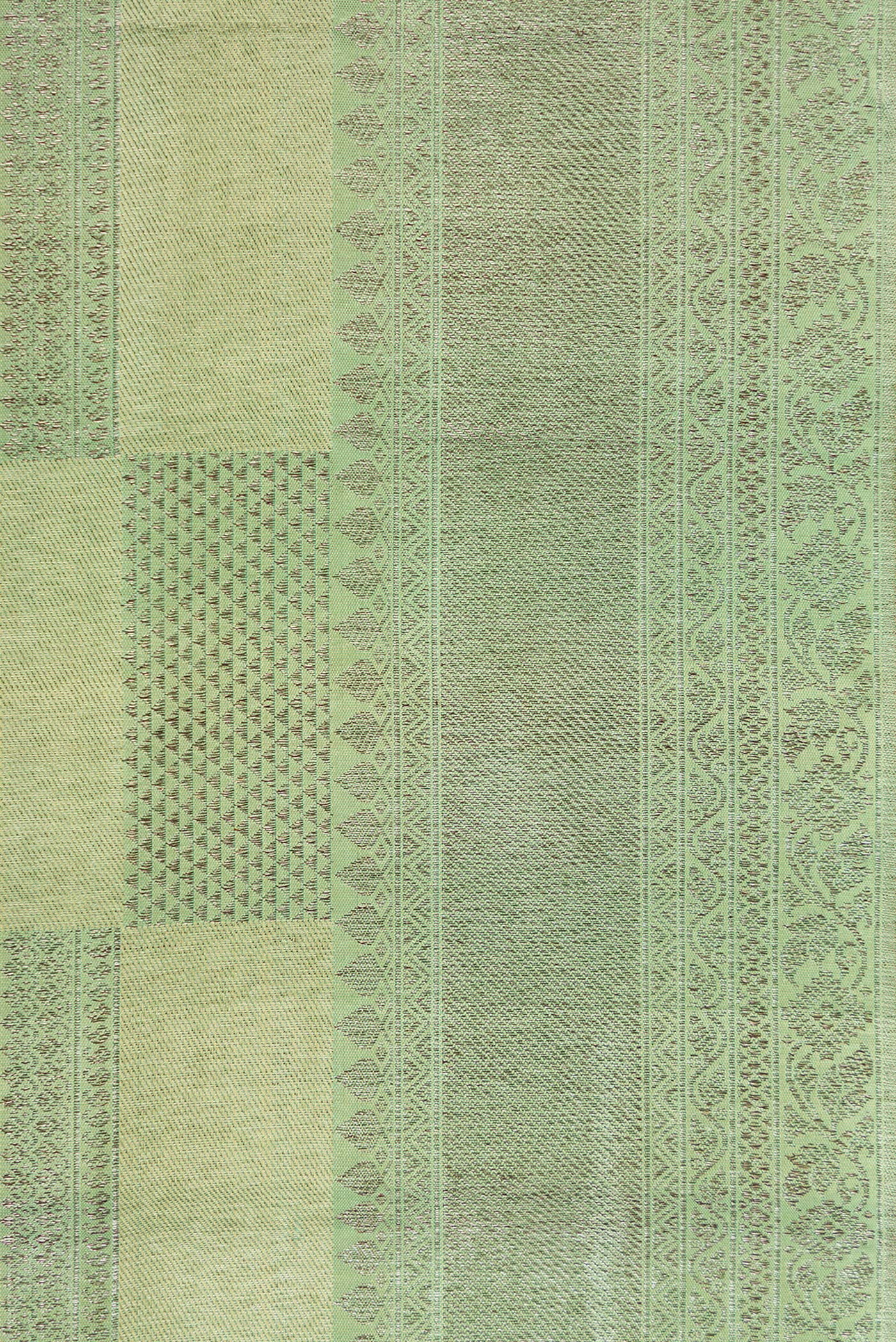 Border image of Mehandi Green Dual Tone Kanjivaram Silk Saree with Zari Brocade on the body and Zari Border. 