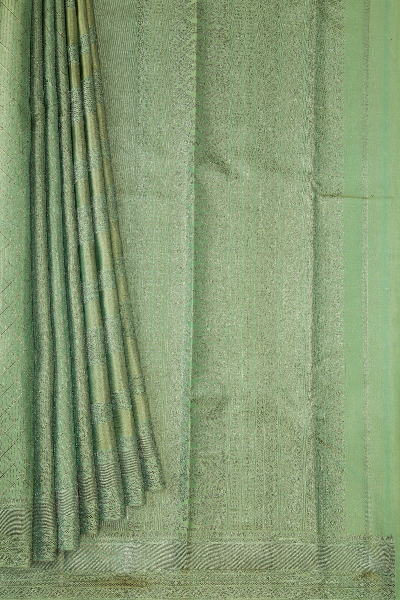 Pleats and pallu of Mehandi Green Dual Tone Kanjivaram Silk Saree with Zari Brocade on the body and Zari Border. 
