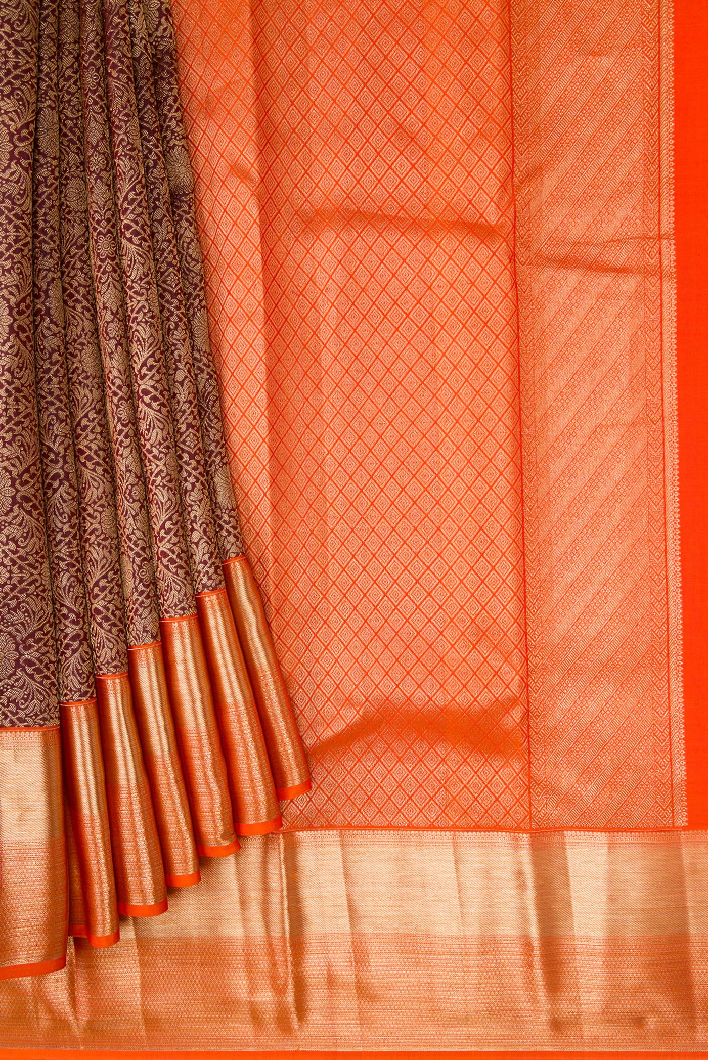 Pleats and pallu of Maroon Dual Tone Kanchipuram Silk Saree with Zari Brocade on the body and Zari Border. 