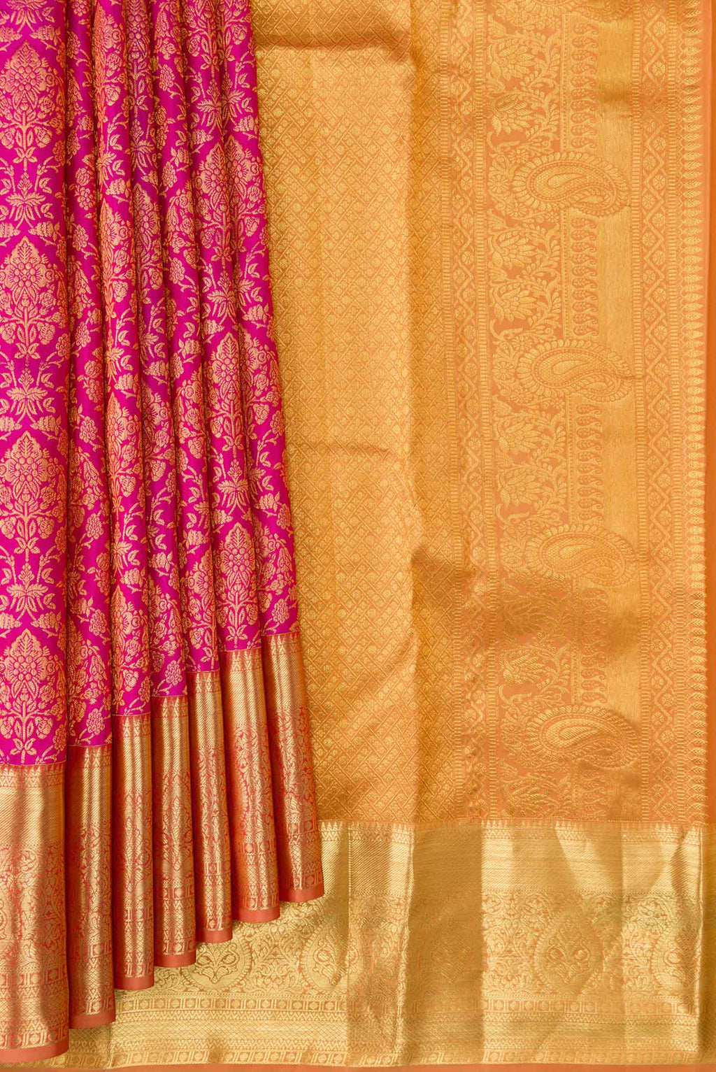 Pleats and pallu of Pink Dual Tone Kanjivaram Silk Saree with Zari Brocade on the body and Zari Border. 