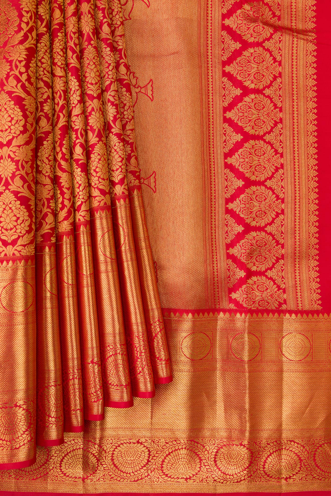 Pleats and pallu of Red Dual Tone Kanjivaram Silk Saree with Zari Brocade on the body and Zari Border. 