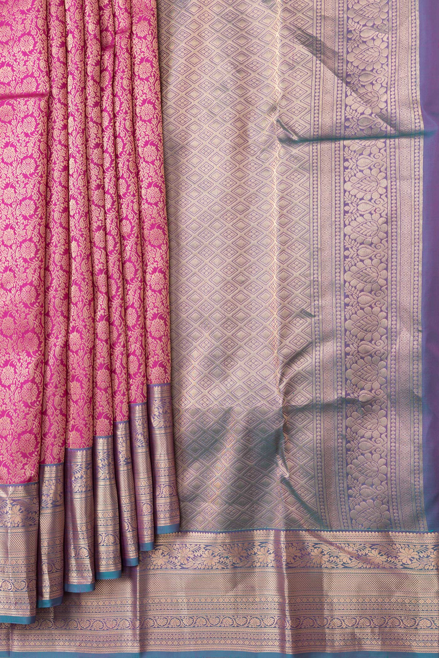 Pleats and pallu of Pink Dual Tone Kanchipuram Silk Saree with Zari Brocade on the body and Zari Border. 