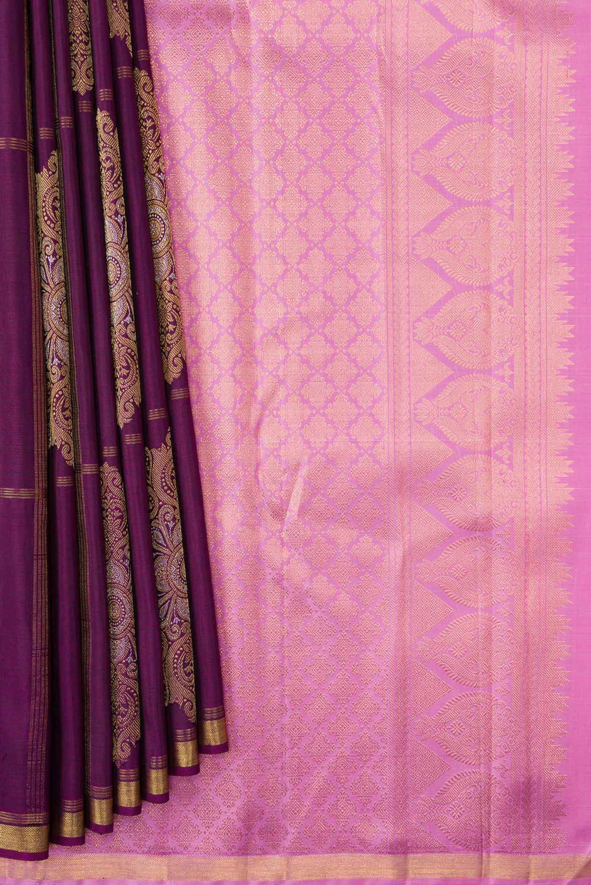 Pleats and pallu of Purple Dual Tone Kanchipuram Silk Saree With Checked design on the body and Zari Border