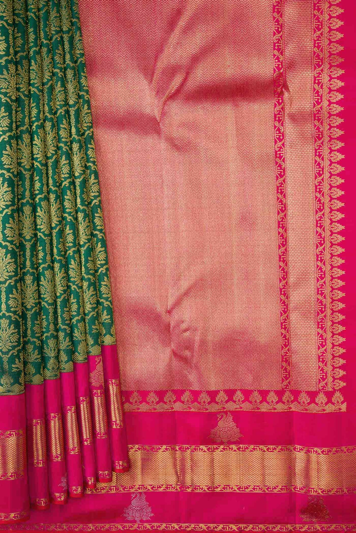 Pleats and pallu of Pure Silk Pure Zari Green Dual Tone Kanchipuram Saree with Zari Brocade on the body and Zari Border