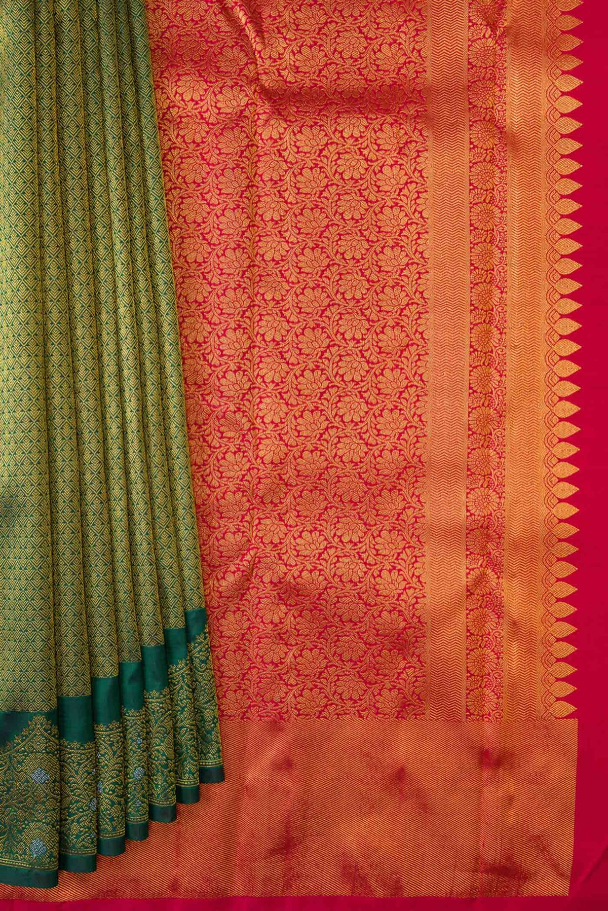 Pleats and pallu of Green Dual Tone Kanchipuram Silk Saree with Zari Brocade on the body and Fancy Border