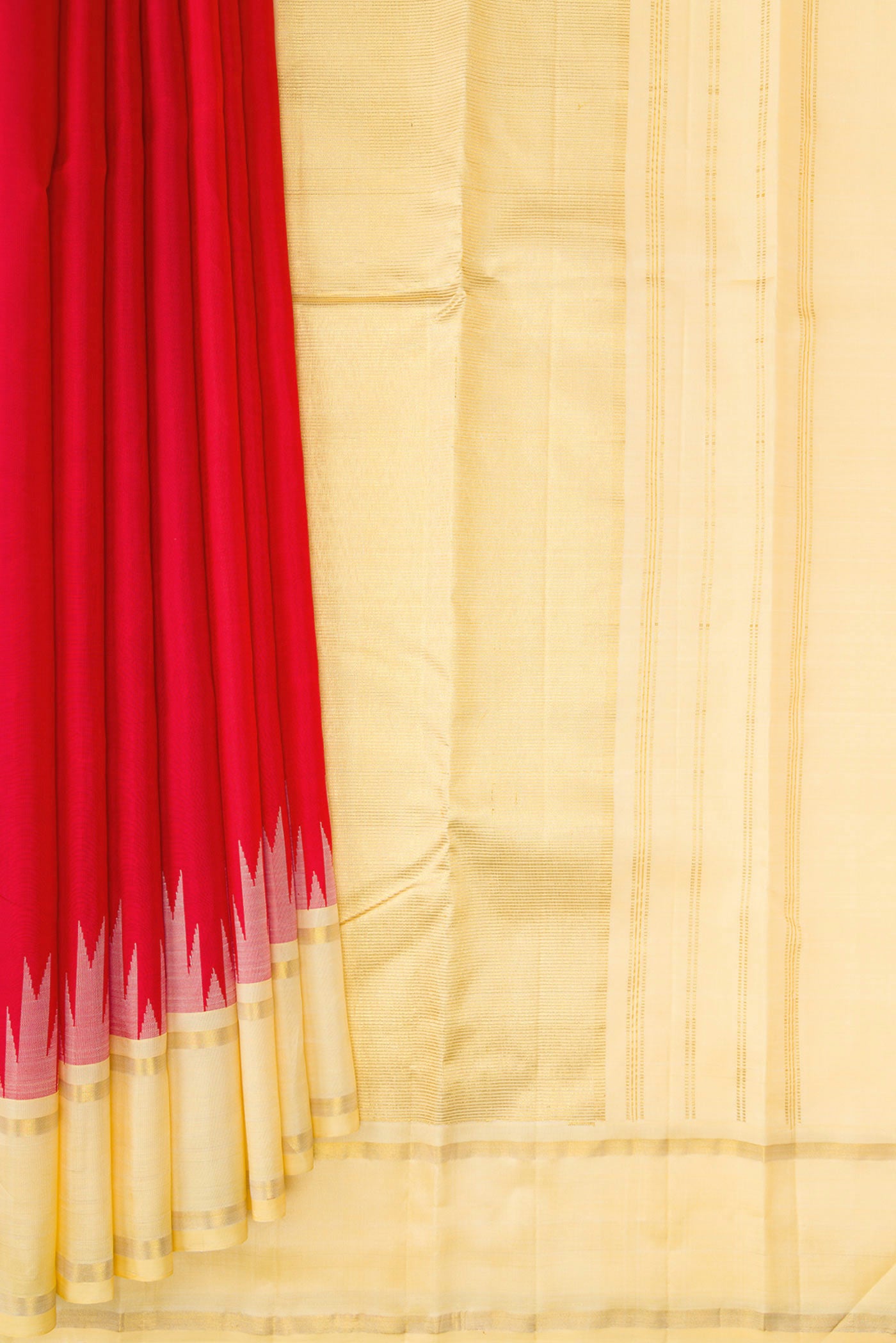 Pleats and pallu of Red Dual Tone Kanchipuram Silk Saree with Plain Body and Temple Border. 