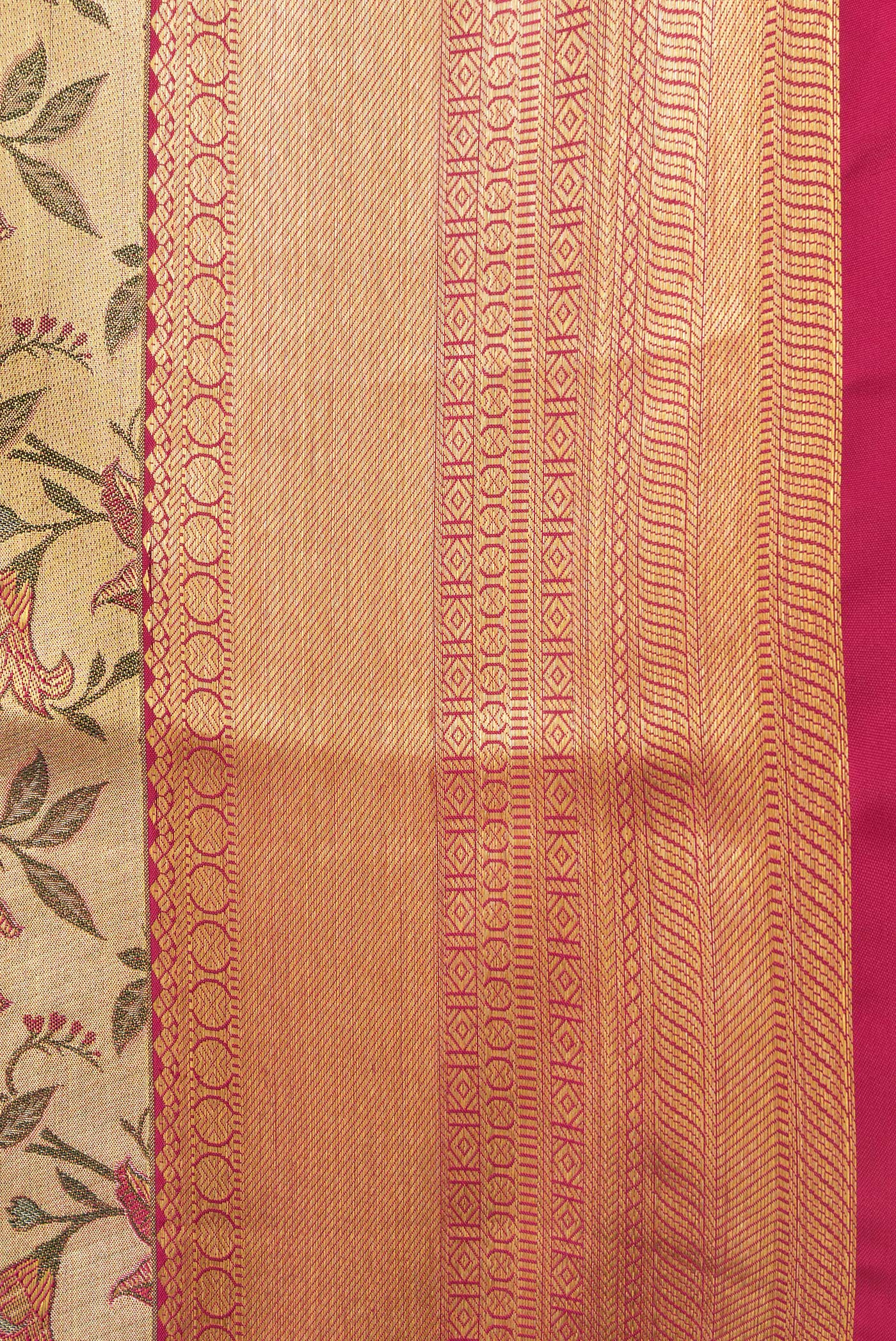 Border image of Gold Dual Tone Kanchipuram Tissue Silk Saree with Zari Brocade on the body and Zari Border. 