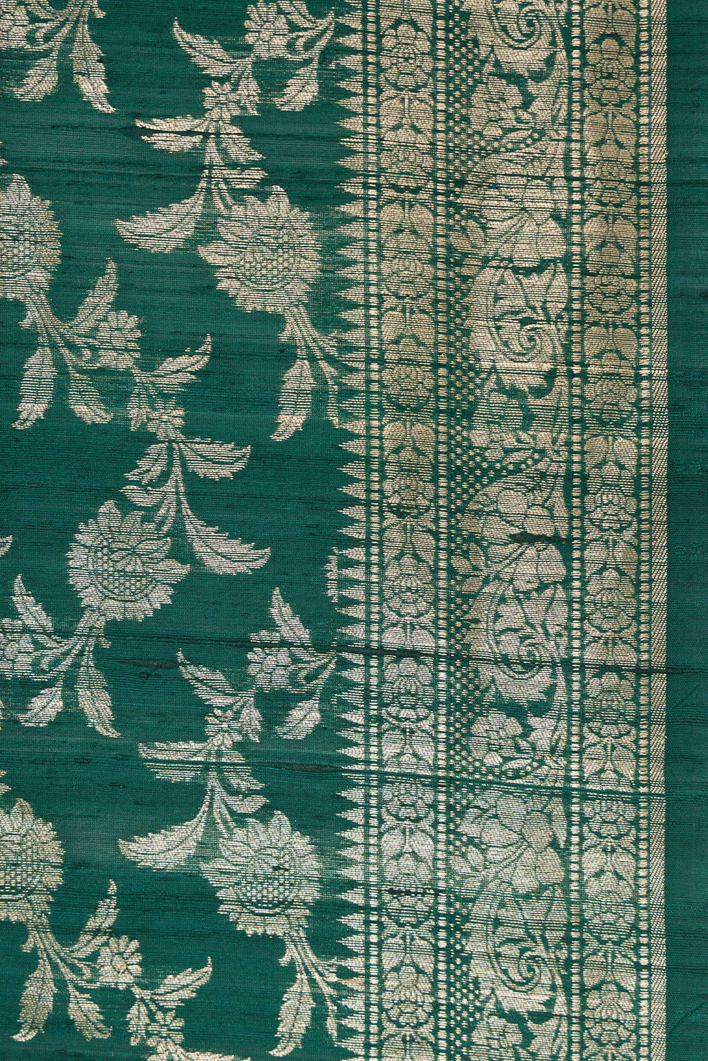 Border image of Bottle Green Dual Tone Banarasi Silk Saree with Zari Brocade on the body and Zari Border. 