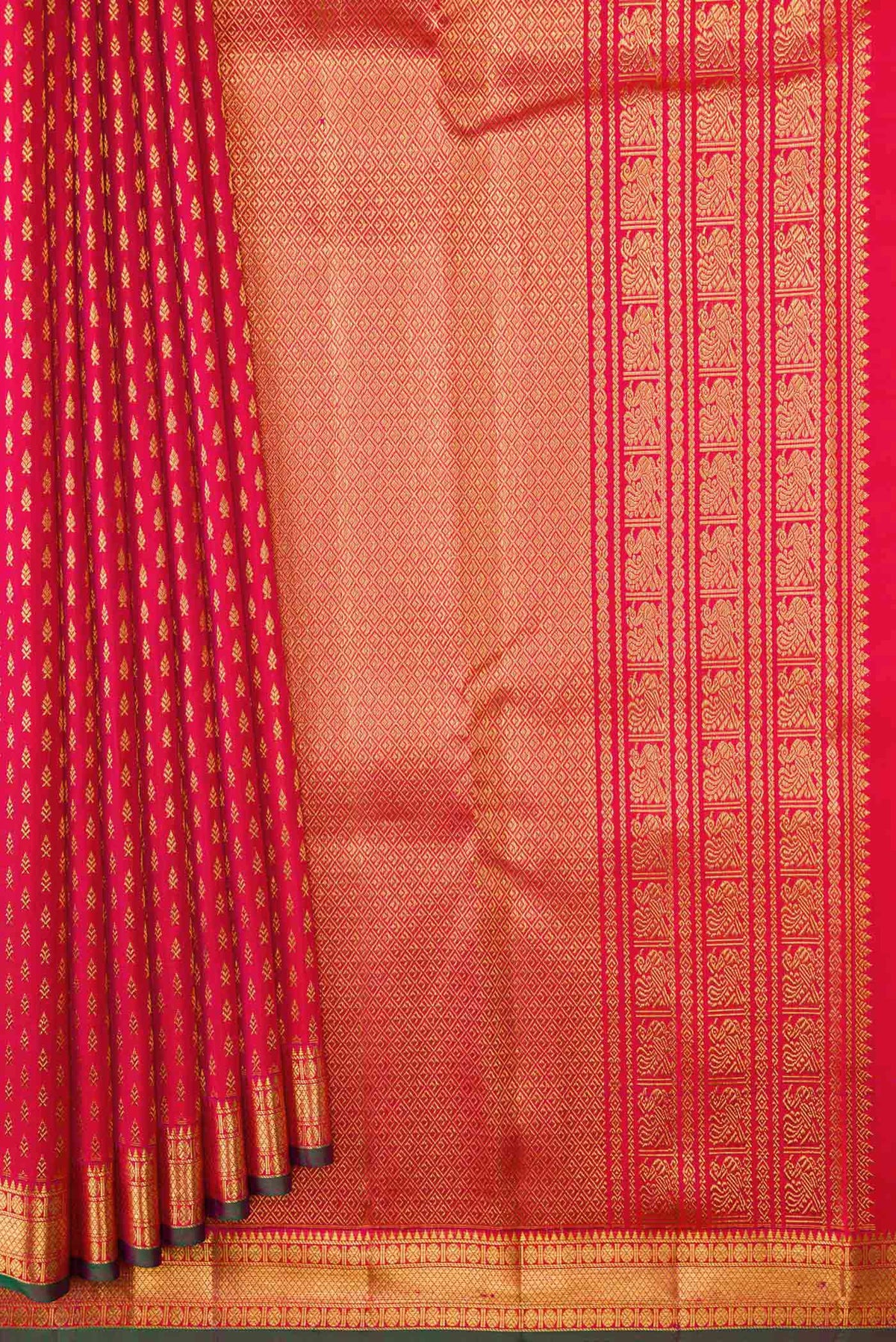 Pleats and pallu of Pink Kanchipuram Silk Saree with Zari Butta on the body and Zari Border