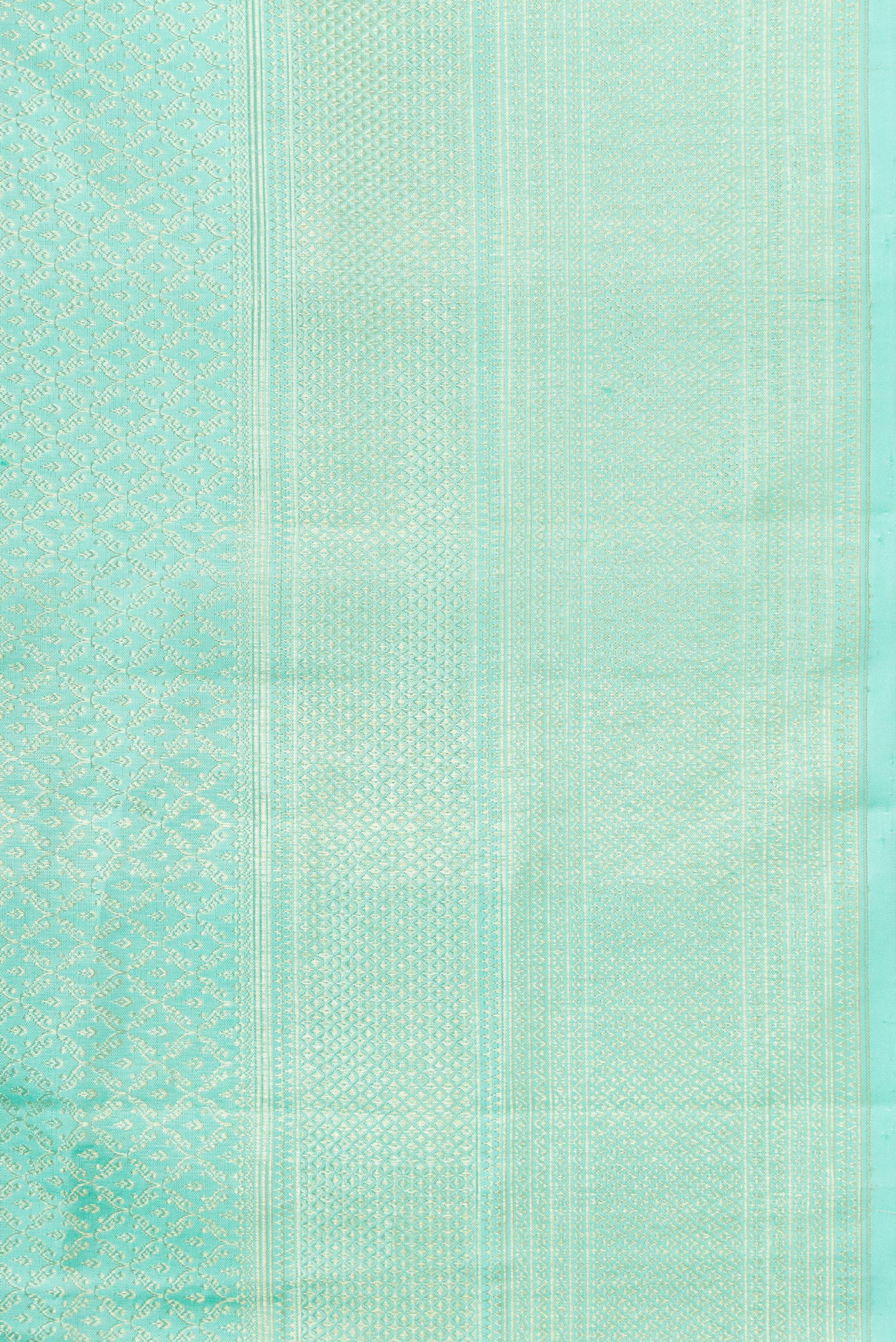 Border image of Light Blue Dual Tone Kanchipuram Silk Saree with Zari Brocade on the body and Zari Border. 