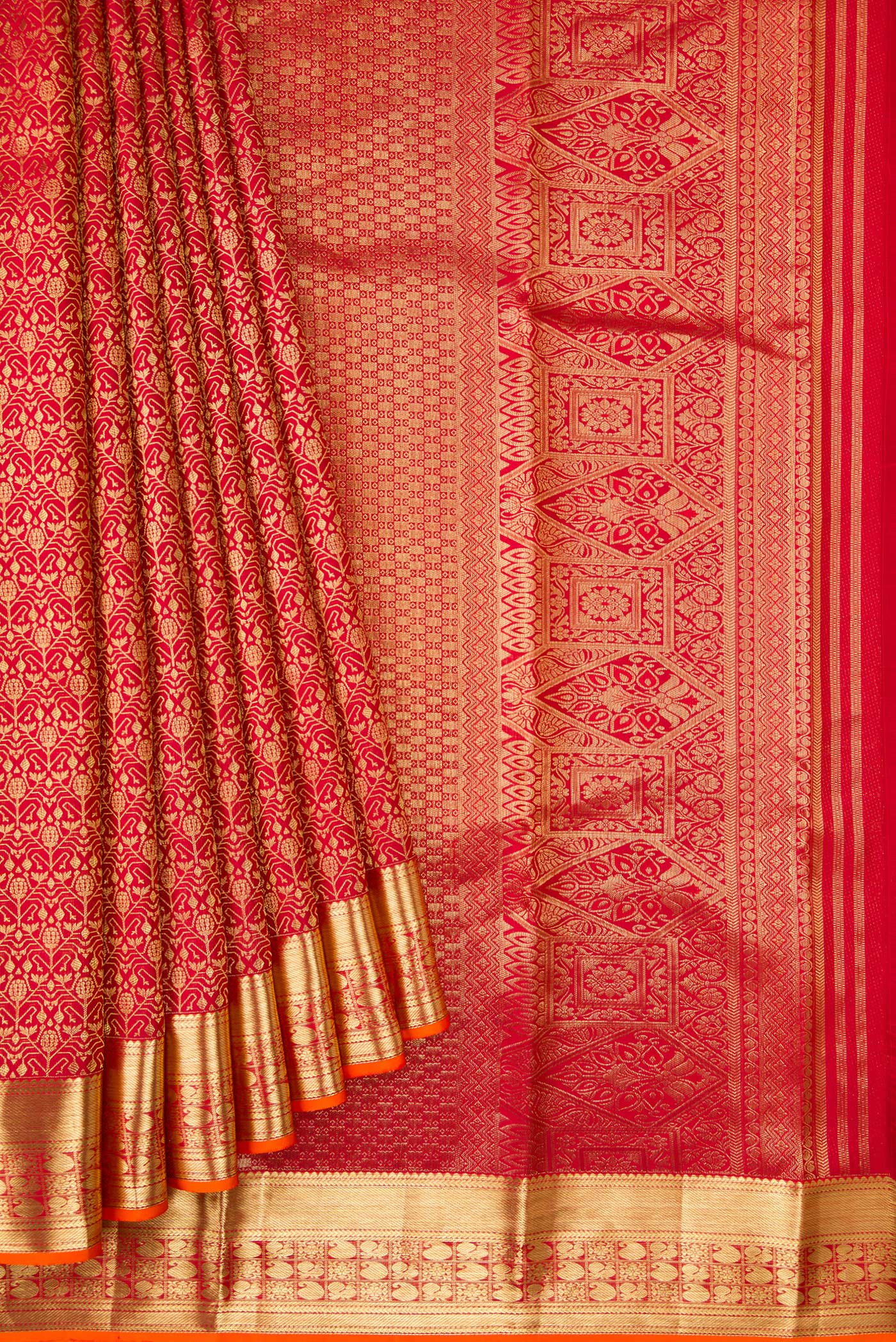 Pleats and pallu of Red Dual Tone Kanchipuram Silk Saree with Zari Brocade on the body and Zari Border. 