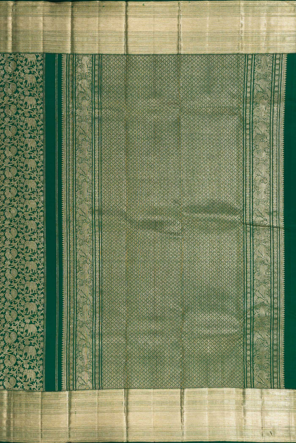 Close up image of the pallu of Green Dual Tone Kanchipuram Silk Saree with Zari Brocade on the body and Zari Border. 