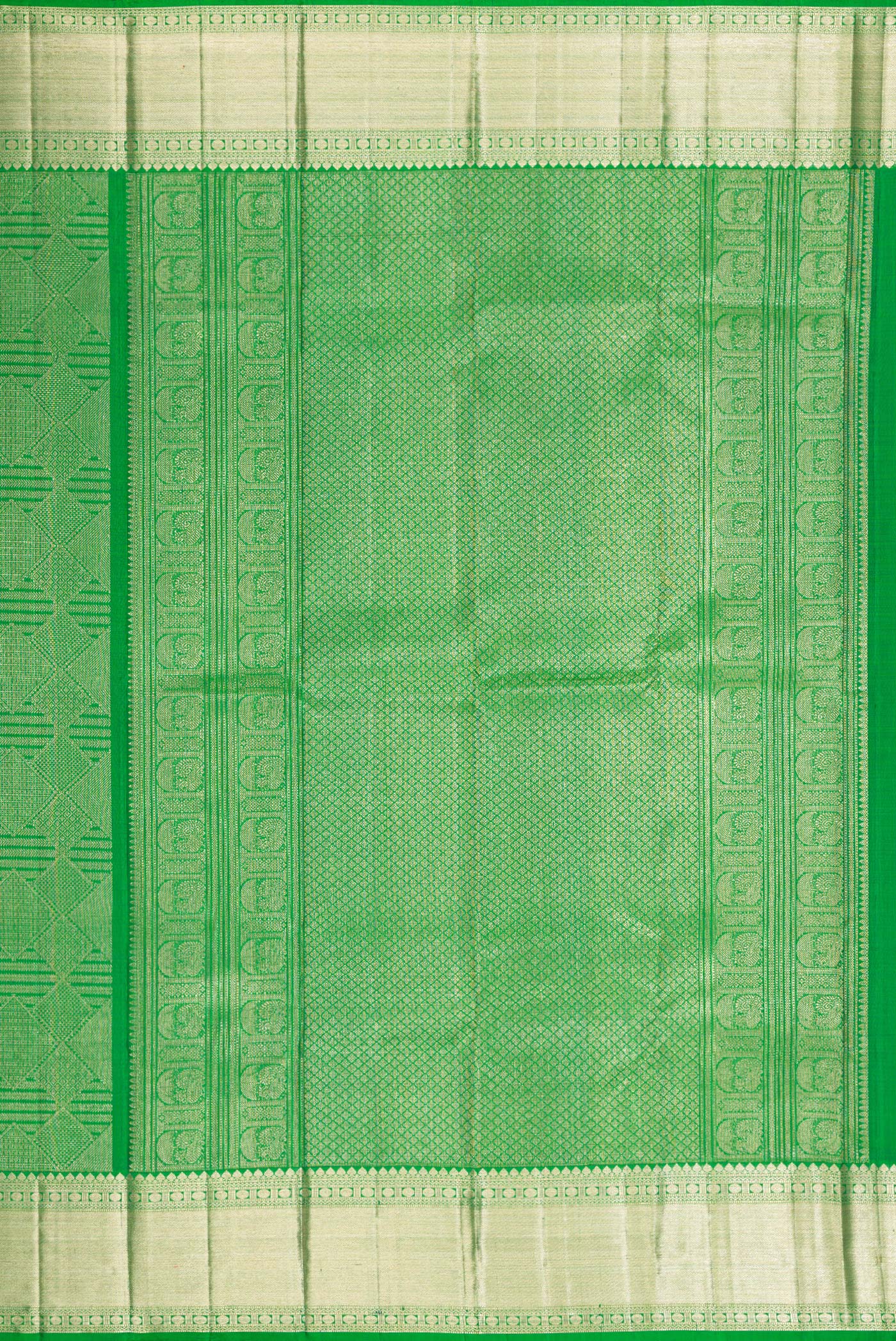 Close up image of the pallu of Green Dual Tone Kanchipuram Silk Saree with Zari Brocade on the body and Zari Border. 