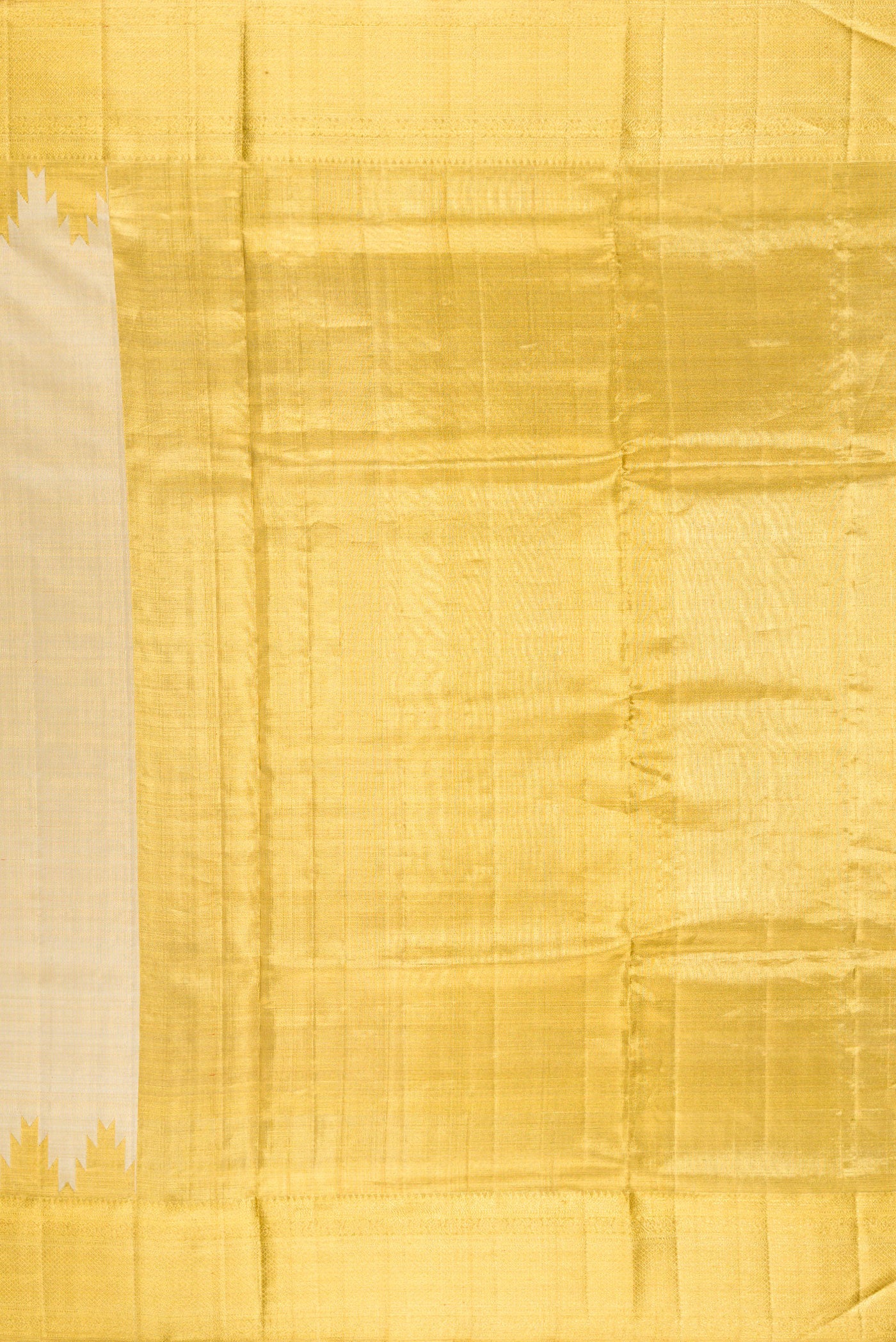Close up image of the pallu of Gold Dual Tone Kanchipuram Tissue Silk Saree with Zari Brocade on the body and Zari Border. 